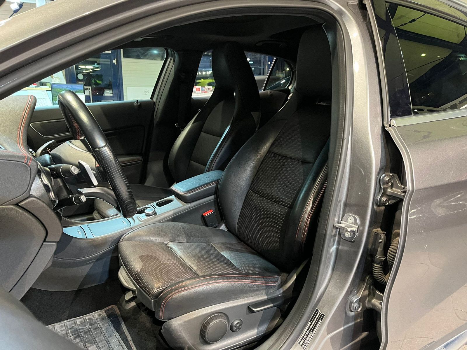 Fahrzeugabbildung Mercedes-Benz GLA 200 AMG-PAKET*PANO*NAVI*LEDER*LED*