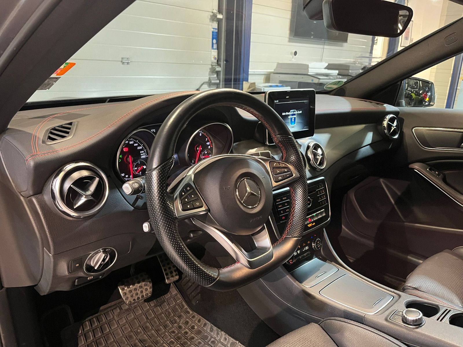 Fahrzeugabbildung Mercedes-Benz GLA 200 AMG-PAKET*PANO*NAVI*LEDER*LED*