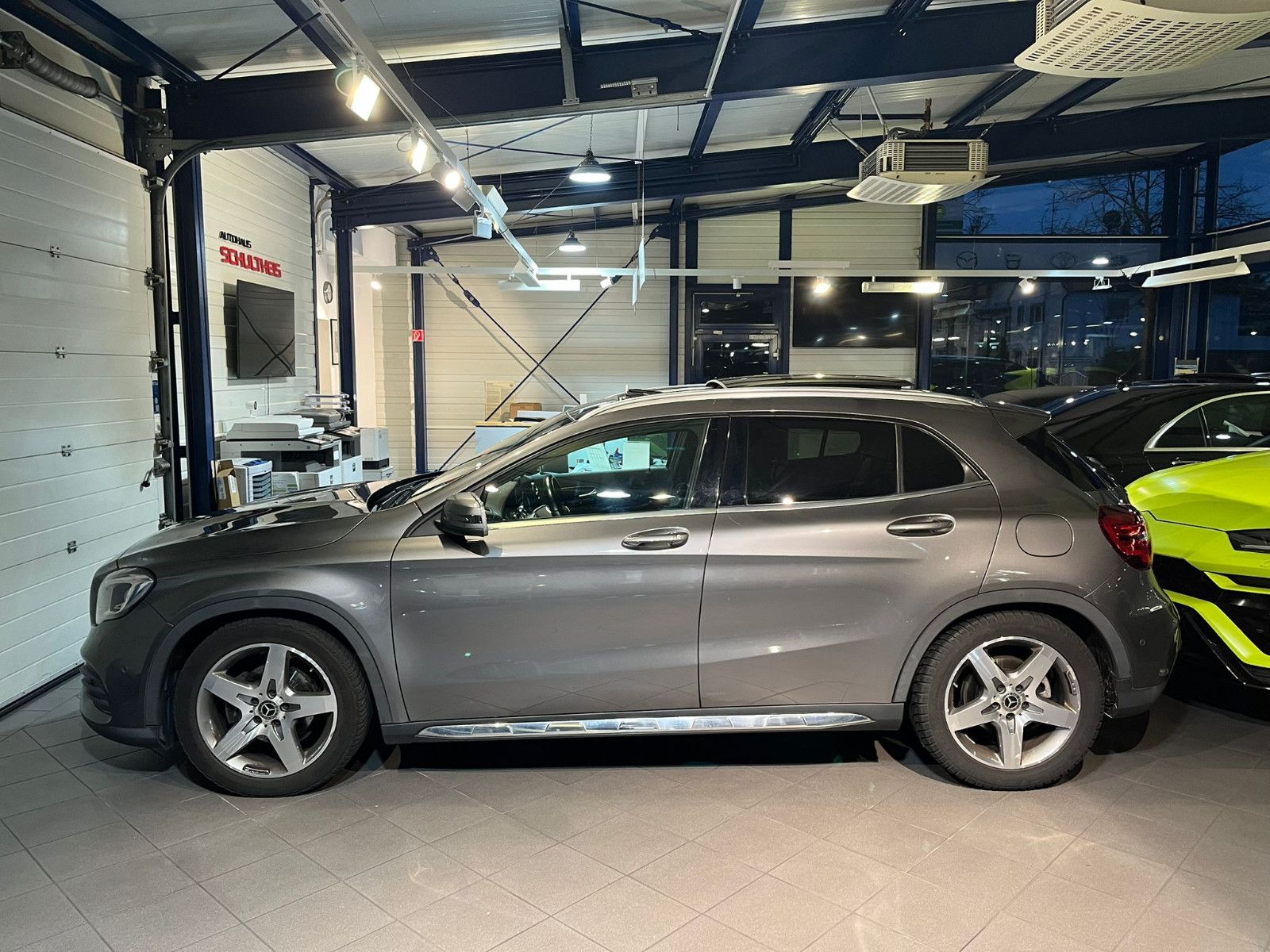 Fahrzeugabbildung Mercedes-Benz GLA 200 AMG-PAKET*PANO*NAVI*LEDER*LED*
