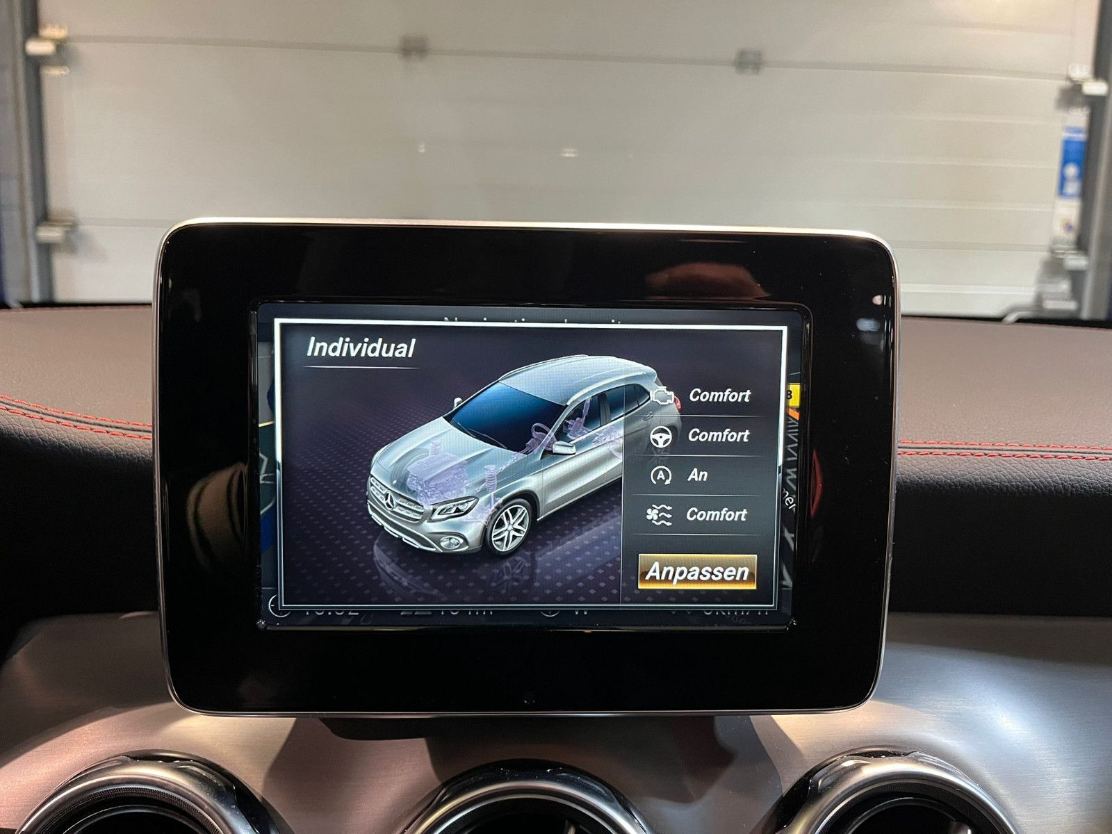 Fahrzeugabbildung Mercedes-Benz GLA 200 AMG-PAKET*PANO*NAVI*LEDER*LED*