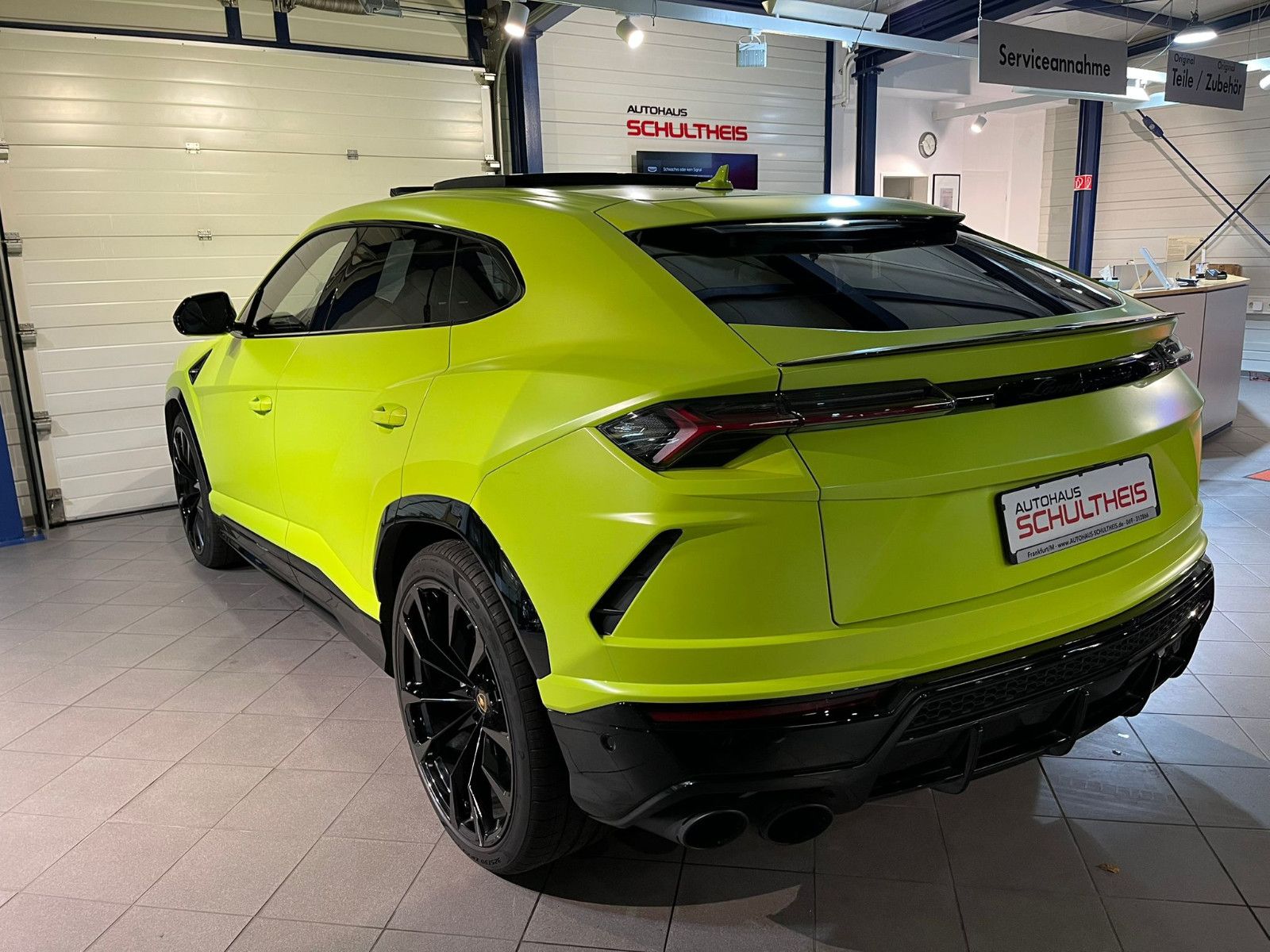 Fahrzeugabbildung Lamborghini Urus 4.0 V8 Autom.S*PANO*CARBON*MASSAGE*S.CLOSE*