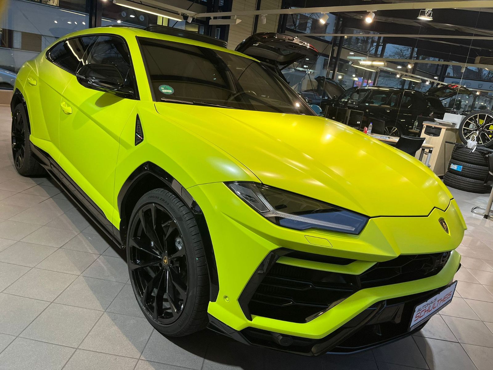 Fahrzeugabbildung Lamborghini Urus 4.0 V8 Autom.S*PANO*CARBON*MASSAGE*S.CLOSE*