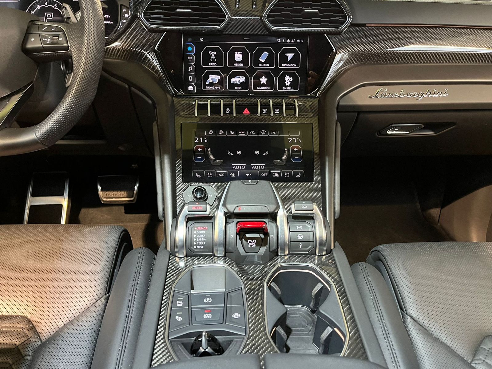 Fahrzeugabbildung Lamborghini Urus 4.0 V8 Autom.S*PANO*CARBON*MASSAGE*S.CLOSE*