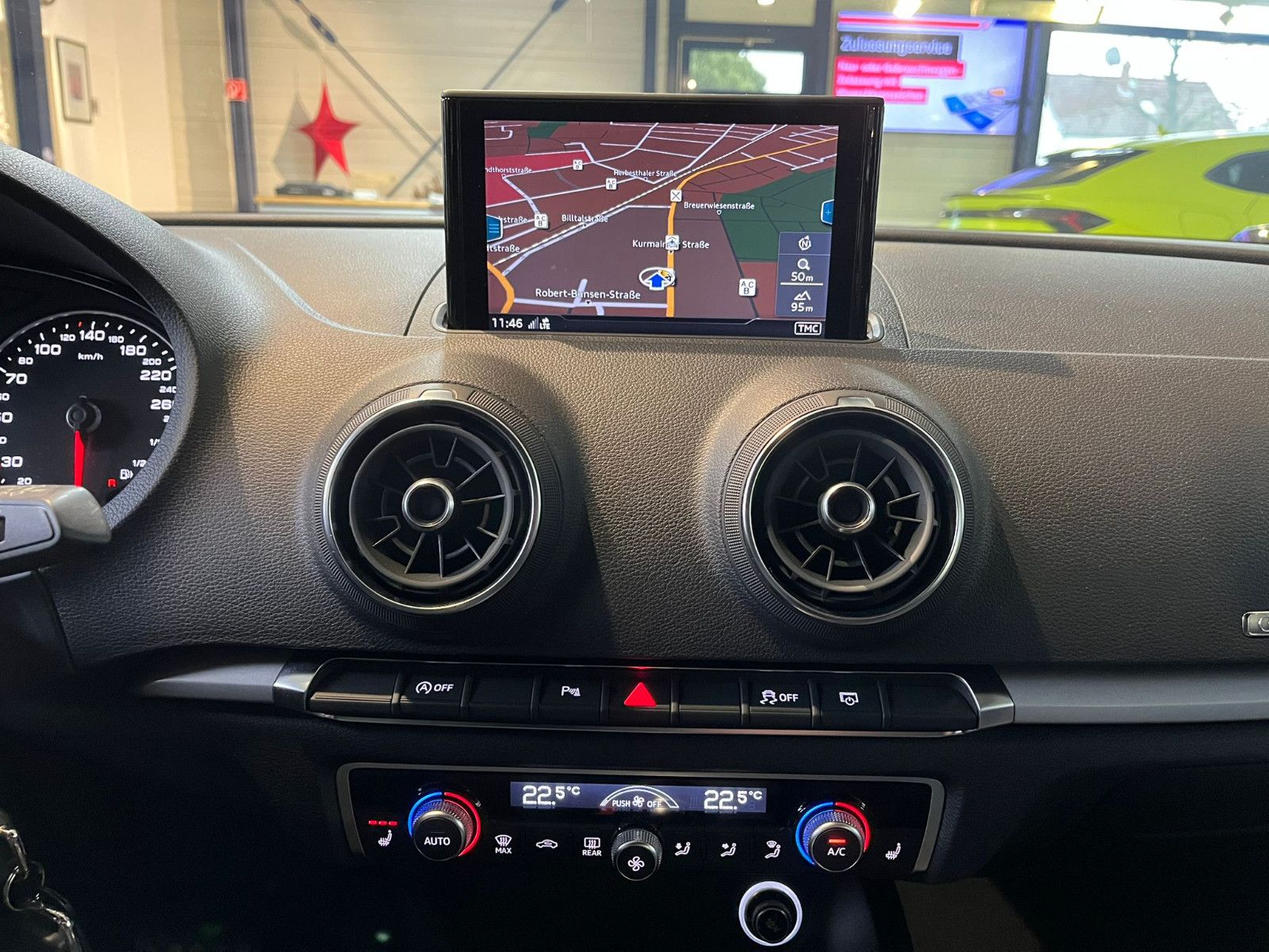 Fahrzeugabbildung Audi A3 Sportback 30 TFSI*LED*NAVI*PDC*SHZ*