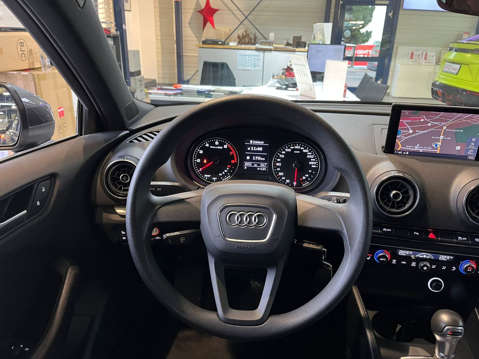 Fahrzeugabbildung Audi A3 Sportback 30 TFSI*LED*NAVI*PDC*SHZ*