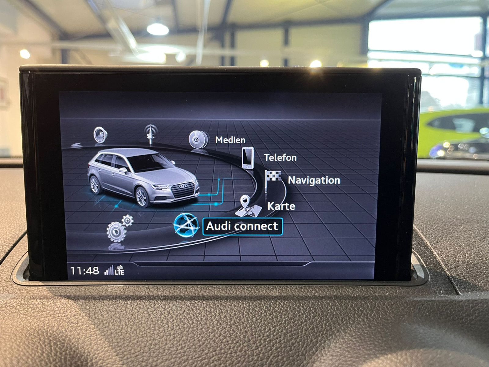 Fahrzeugabbildung Audi A3 Sportback 30 TFSI*LED*NAVI*PDC*SHZ*