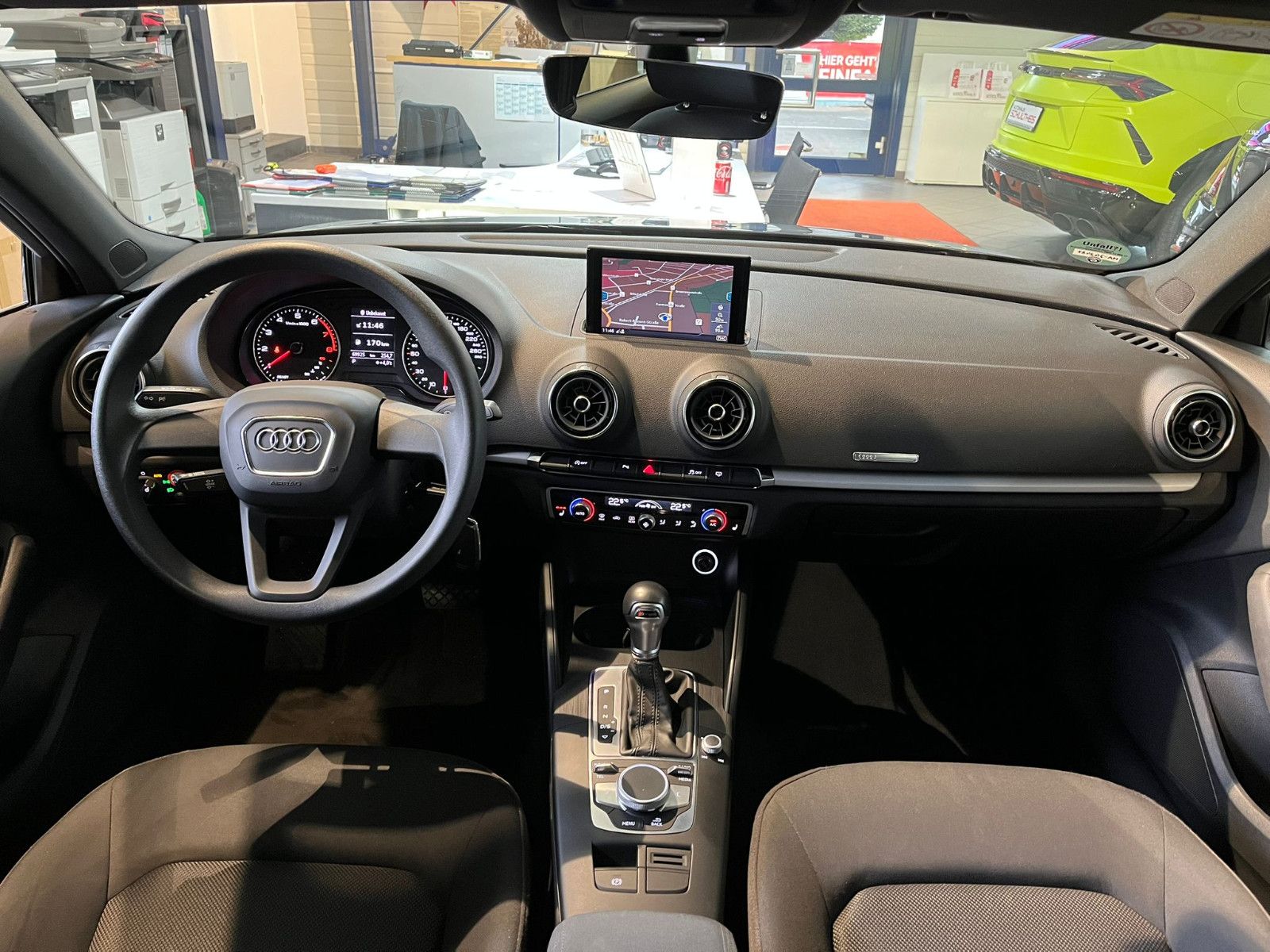 Fahrzeugabbildung Audi A3 Sportback 30 TFSI*LED*NAVI*PDC*SHZ*