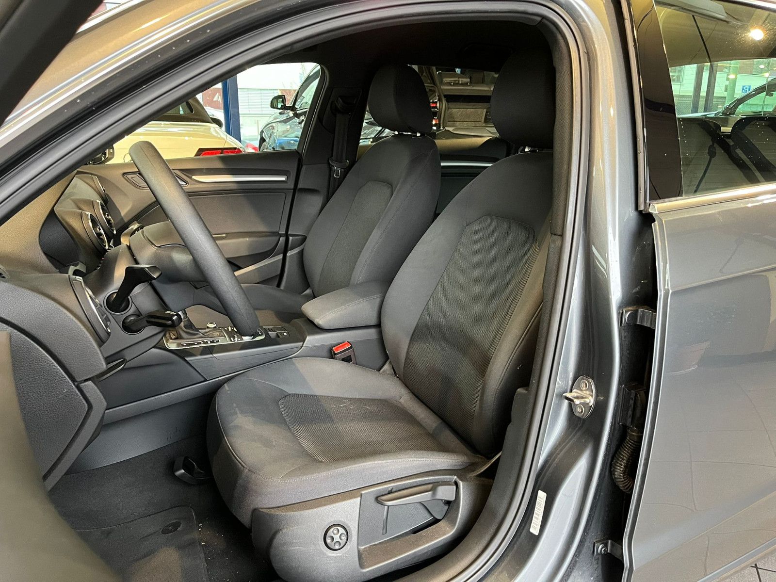 Fahrzeugabbildung Audi A3 Sportback 30 TFSI*LED*NAVI*PDC*SHZ*