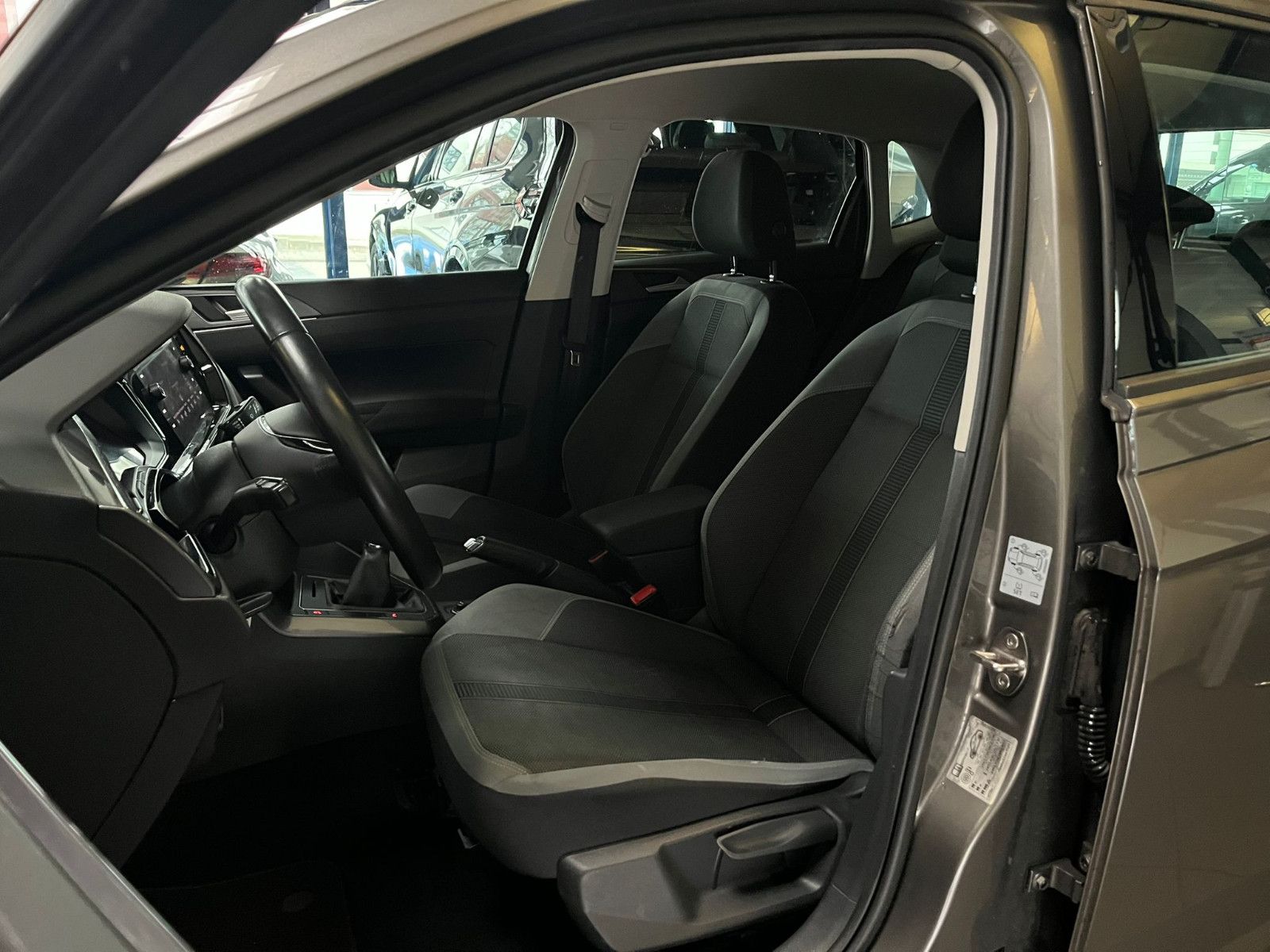 Fahrzeugabbildung Volkswagen Polo VI Highline*NAVI*SHZ*KLIMA*PDC