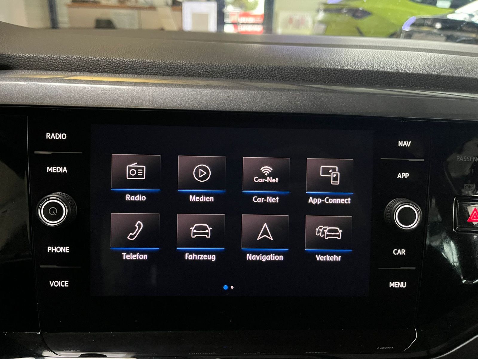 Fahrzeugabbildung Volkswagen Polo VI Highline*NAVI*SHZ*KLIMA*PDC