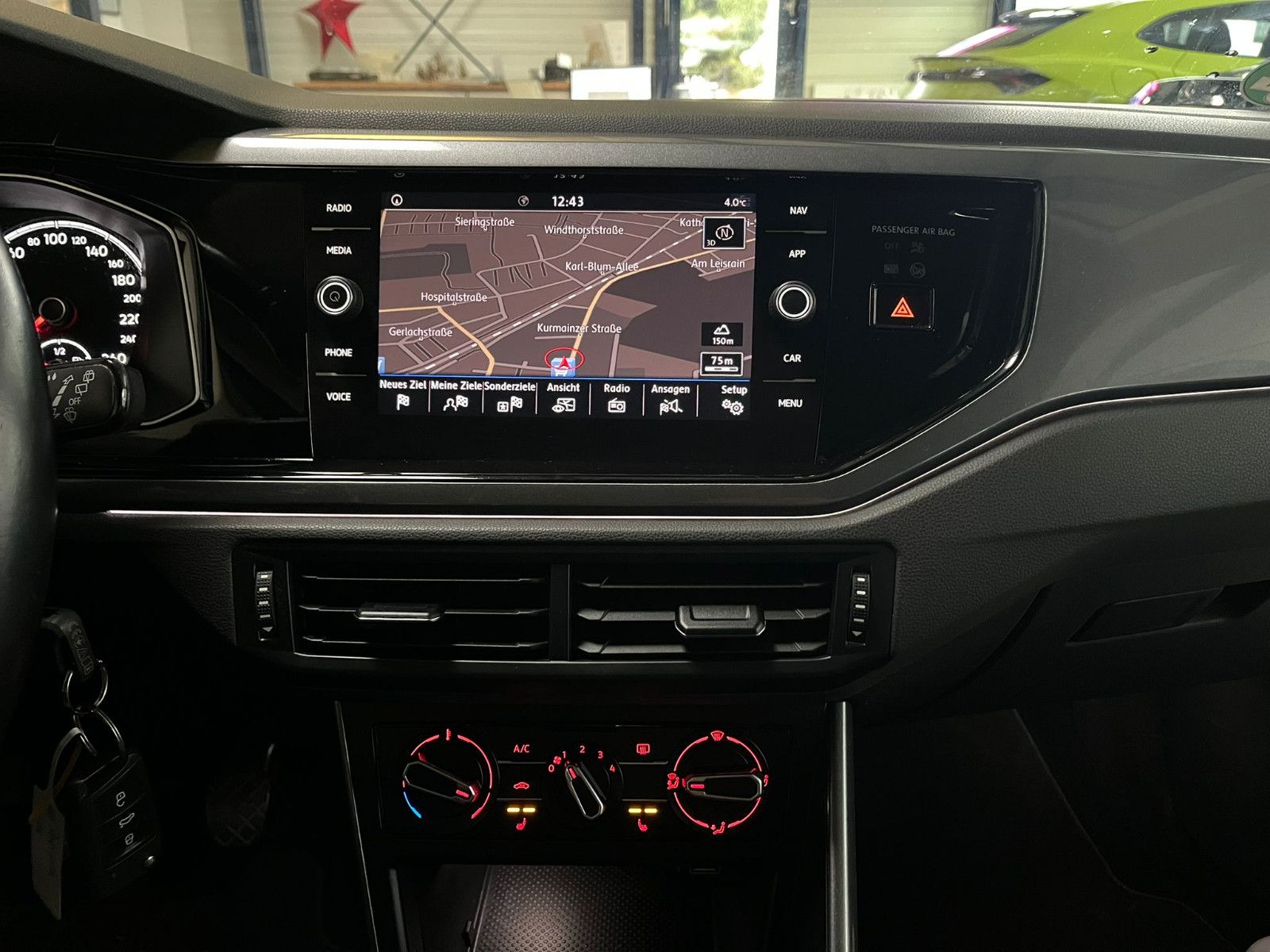 Fahrzeugabbildung Volkswagen Polo VI Highline*NAVI*SHZ*KLIMA*PDC