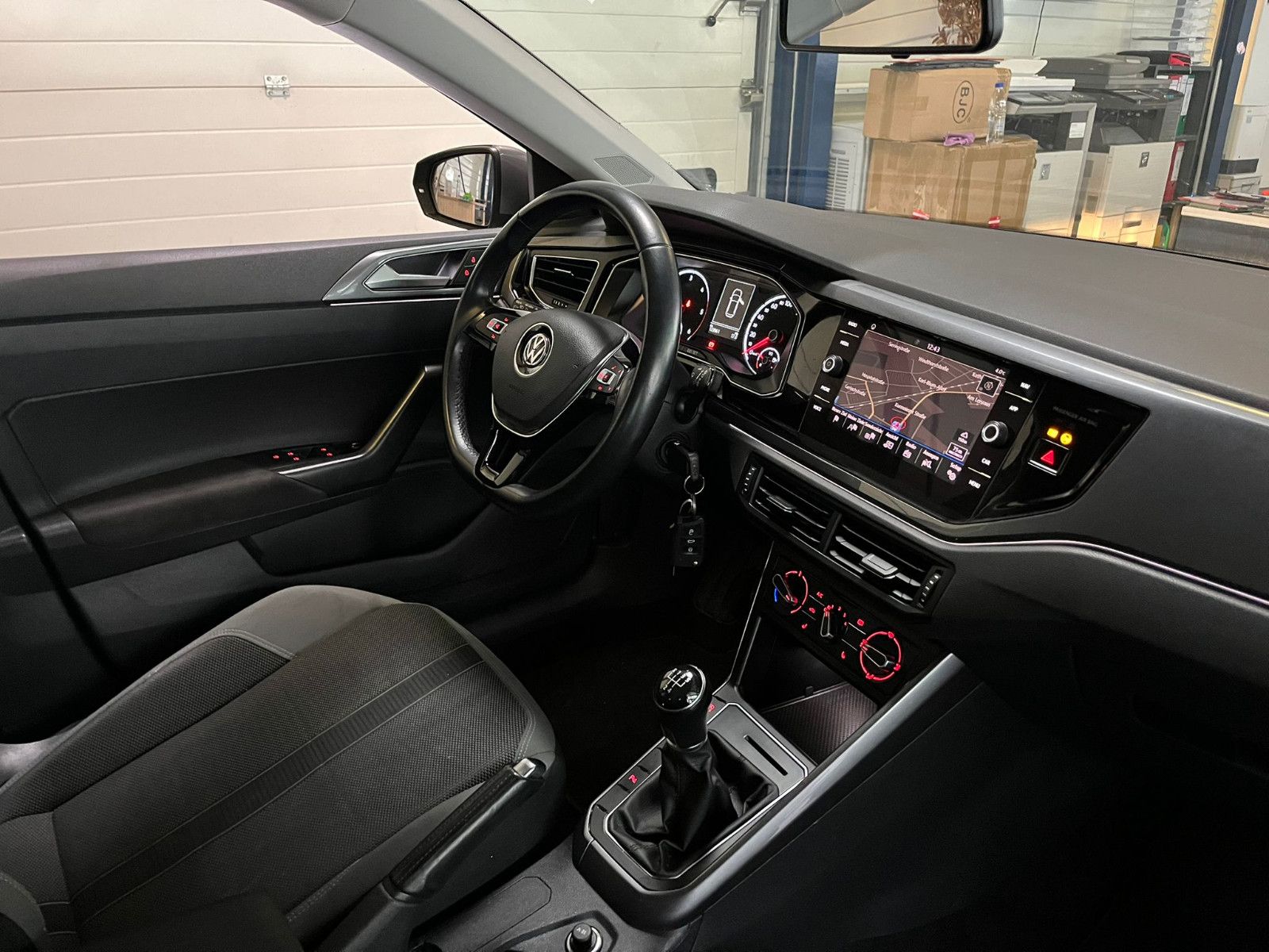 Fahrzeugabbildung Volkswagen Polo VI Highline*NAVI*SHZ*KLIMA*PDC