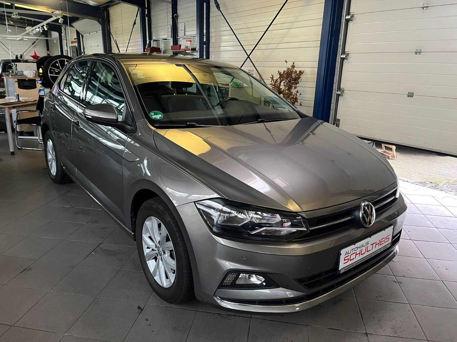 Fahrzeugabbildung Volkswagen Polo VI Highline*NAVI*SHZ*KLIMA*PDC