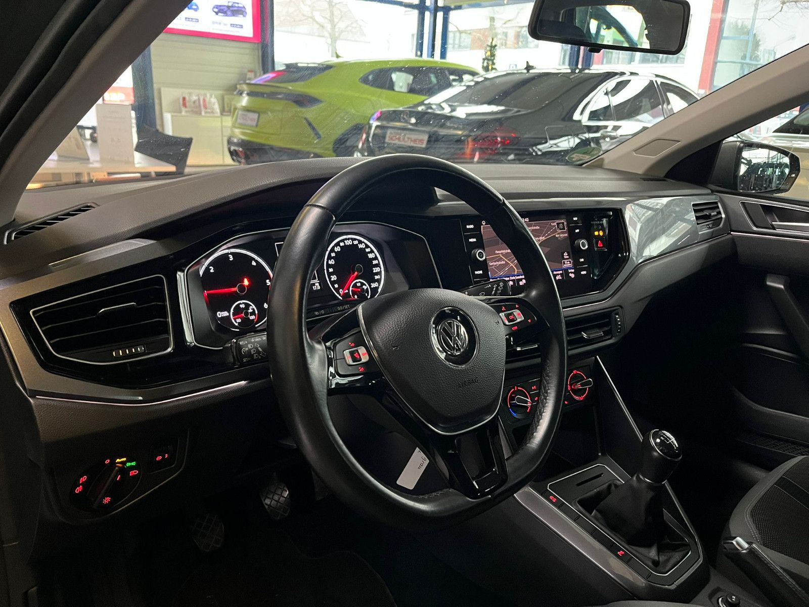 Fahrzeugabbildung Volkswagen Polo VI Highline*NAVI*SHZ*KLIMA*PDC