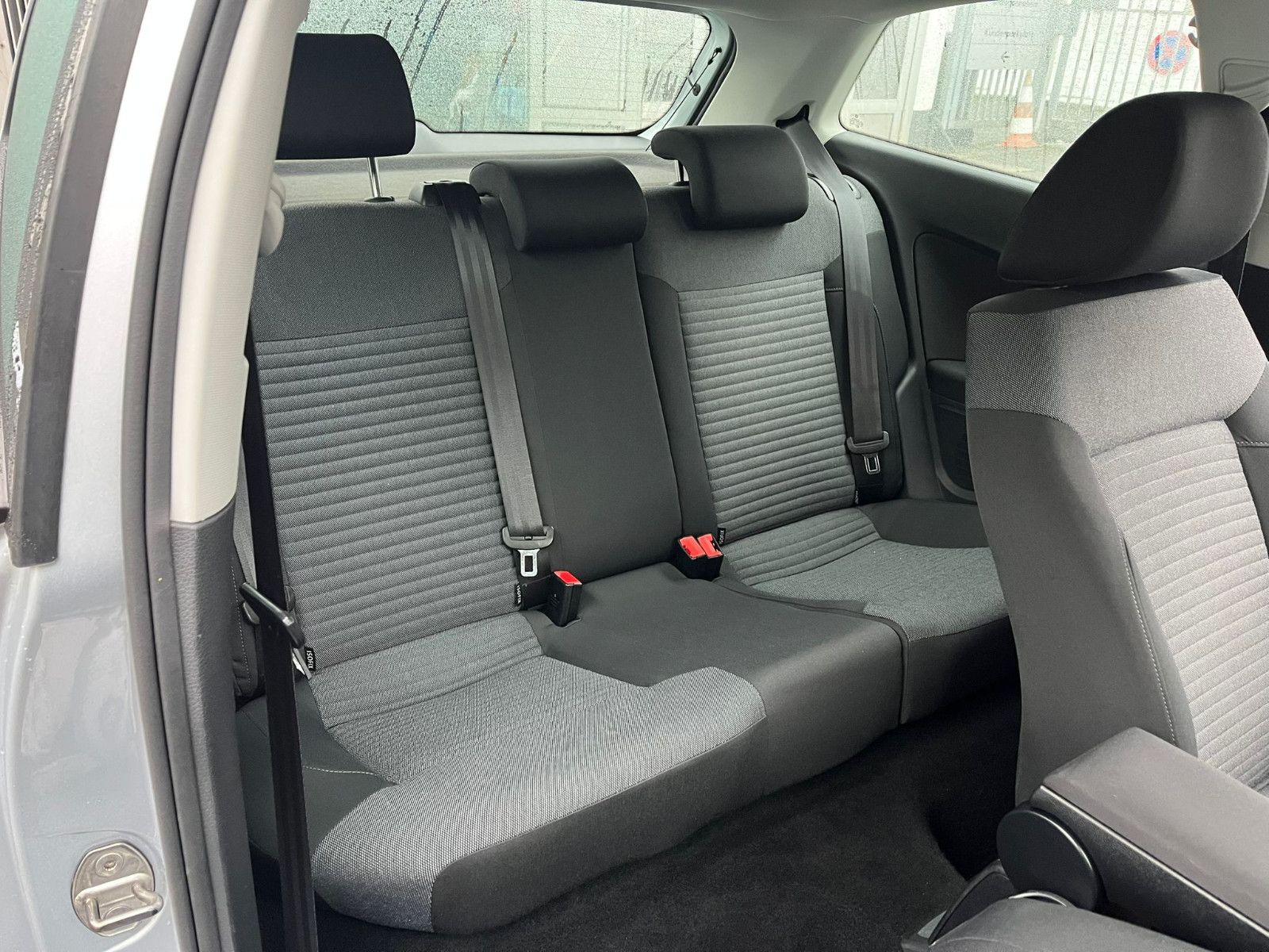 Fahrzeugabbildung Volkswagen Polo V DSG*SITZHEIZUNG*EINPARKHILFE*KLIMA