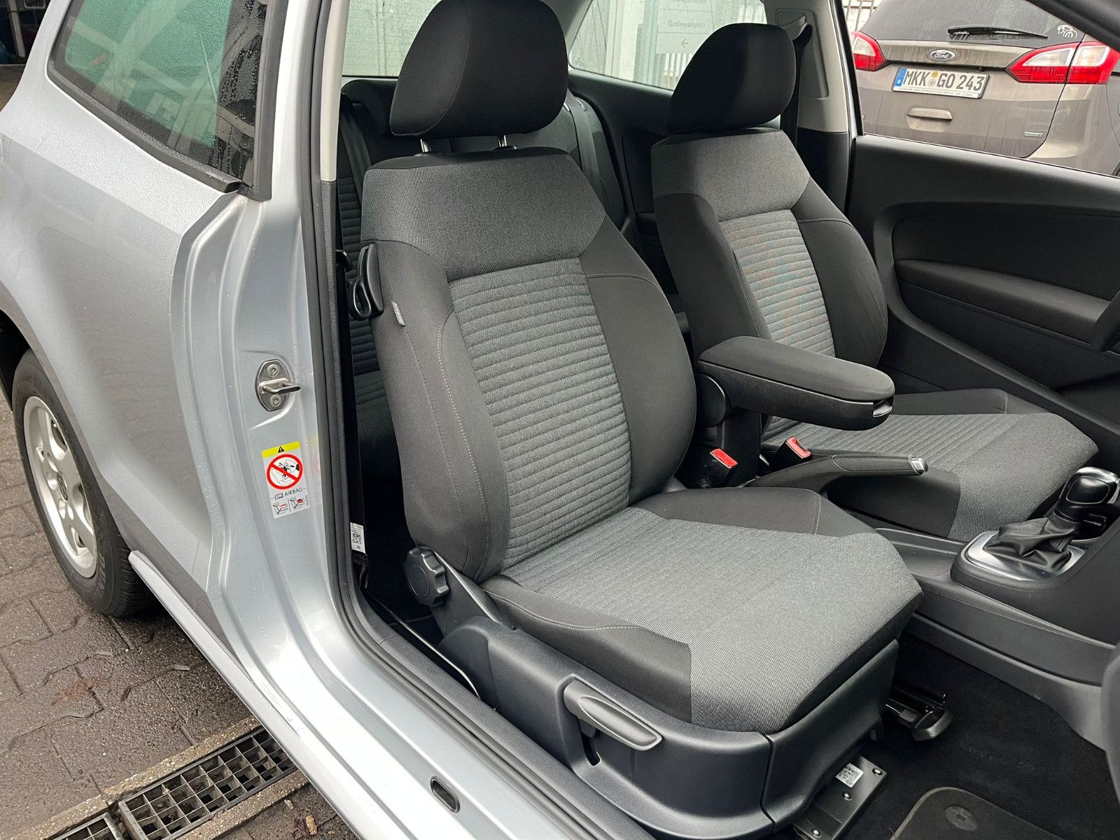 Fahrzeugabbildung Volkswagen Polo V DSG*SITZHEIZUNG*EINPARKHILFE*KLIMA