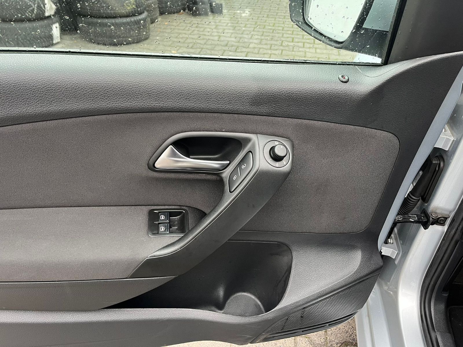 Fahrzeugabbildung Volkswagen Polo V DSG*SITZHEIZUNG*EINPARKHILFE*KLIMA