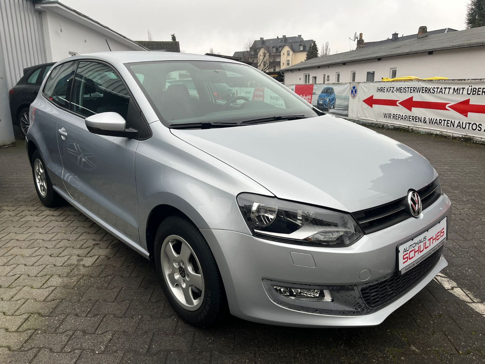 Fahrzeugabbildung Volkswagen Polo V DSG*SITZHEIZUNG*EINPARKHILFE*KLIMA