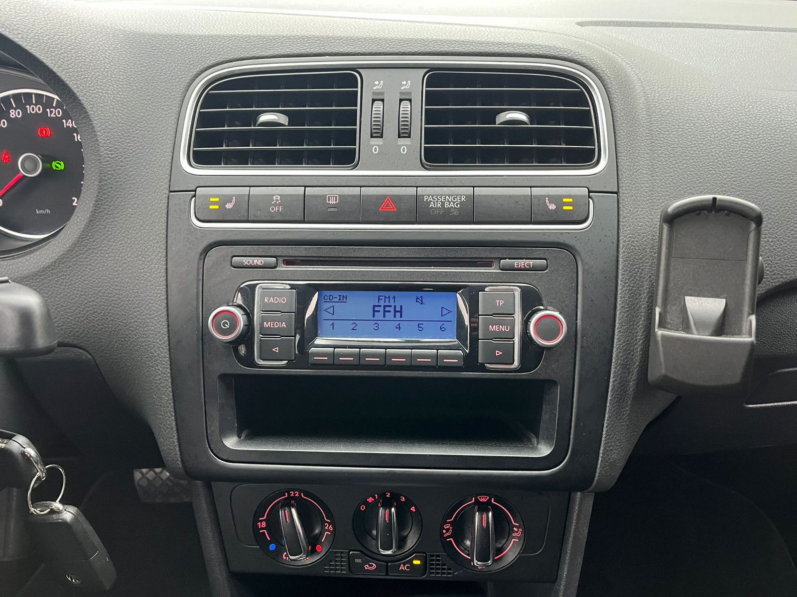 Fahrzeugabbildung Volkswagen Polo V DSG*SITZHEIZUNG*EINPARKHILFE*KLIMA