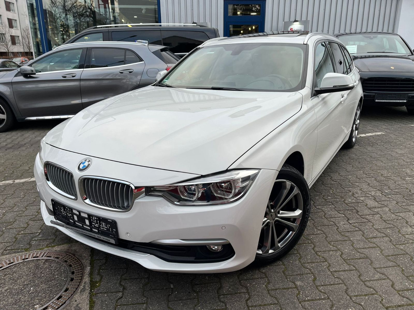 BMW 320 d Touring xDrive Luxury Line Purity*PANO*LED