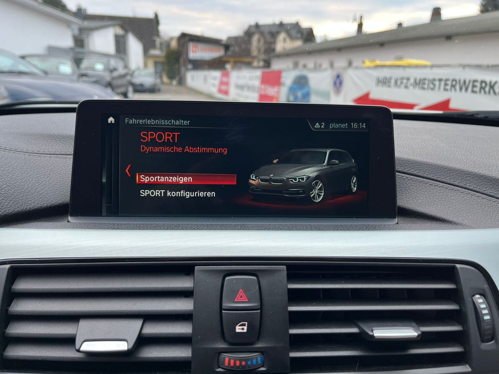 Fahrzeugabbildung BMW 320 d Touring xDrive Luxury Line Purity*PANO*LED