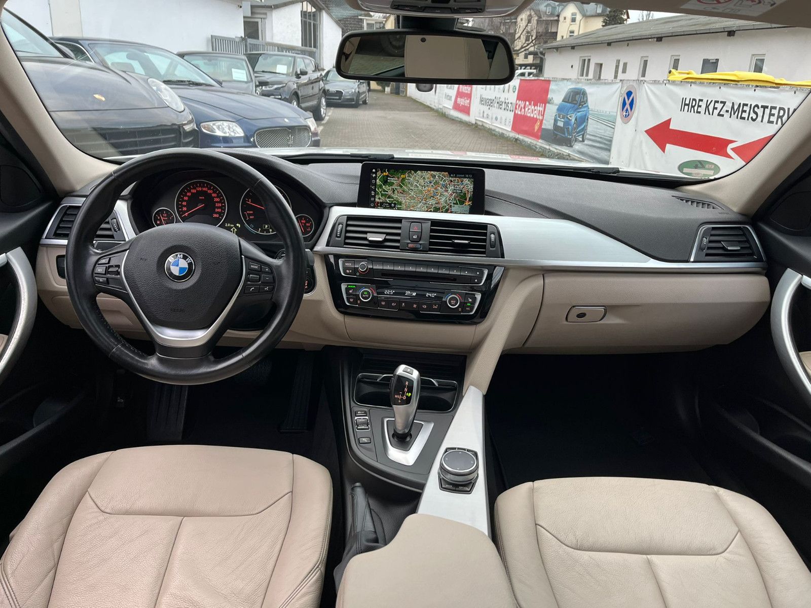 Fahrzeugabbildung BMW 320 d Touring xDrive Luxury Line Purity*PANO*LED