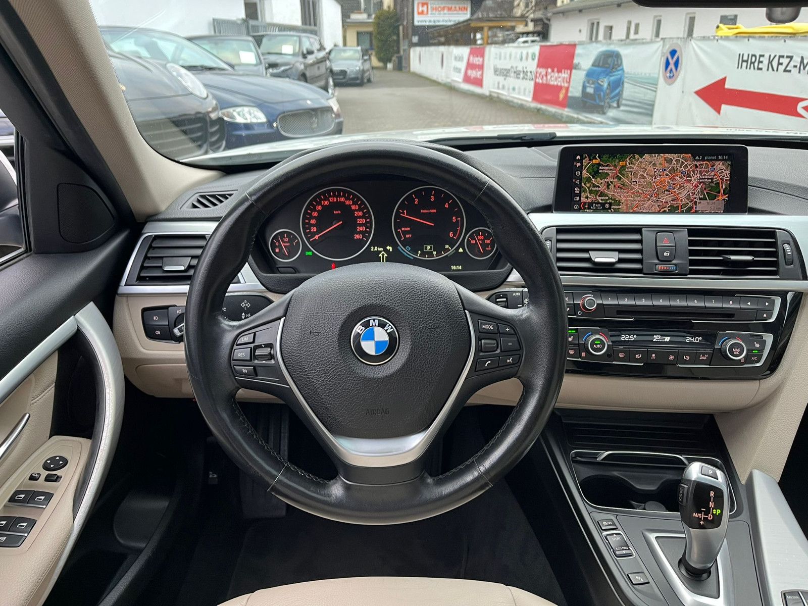 Fahrzeugabbildung BMW 320 d Touring xDrive Luxury Line Purity*PANO*LED