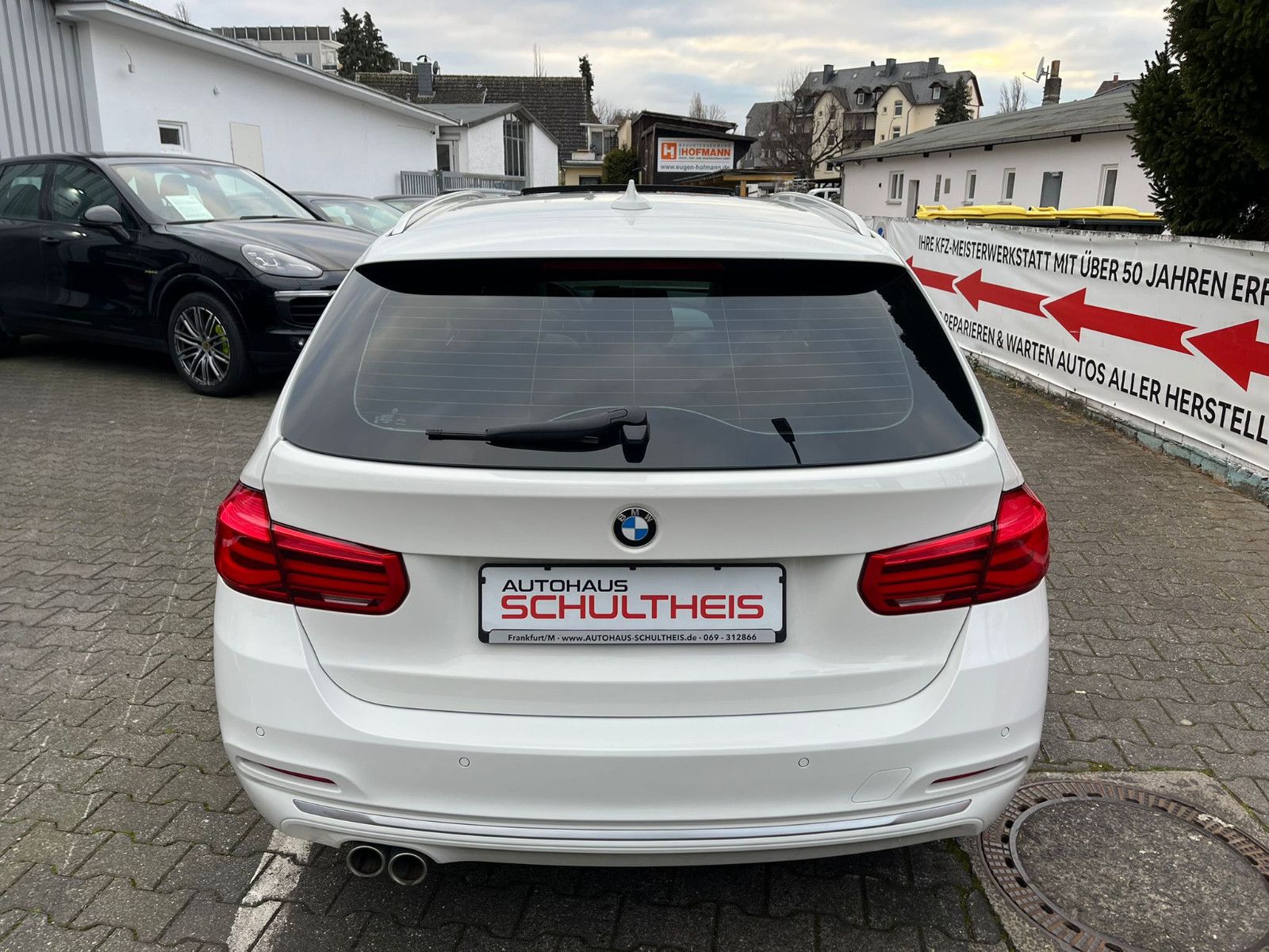 Fahrzeugabbildung BMW 320 d Touring xDrive Luxury Line Purity*PANO*LED