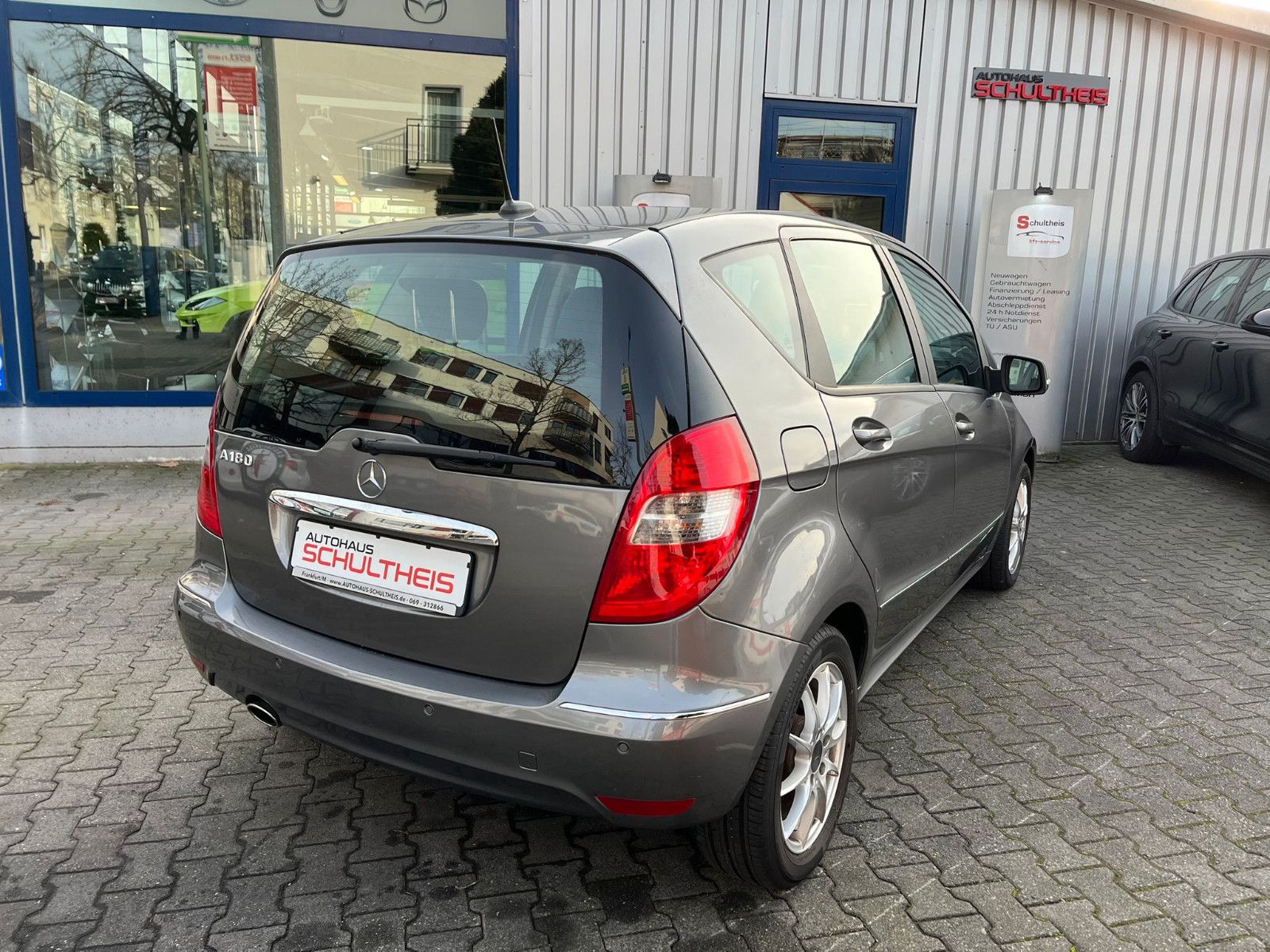 Fahrzeugabbildung Mercedes-Benz A 180 Aut*NAVI*PDC*SHZ*TEMPOMAT*BLUETOOTH