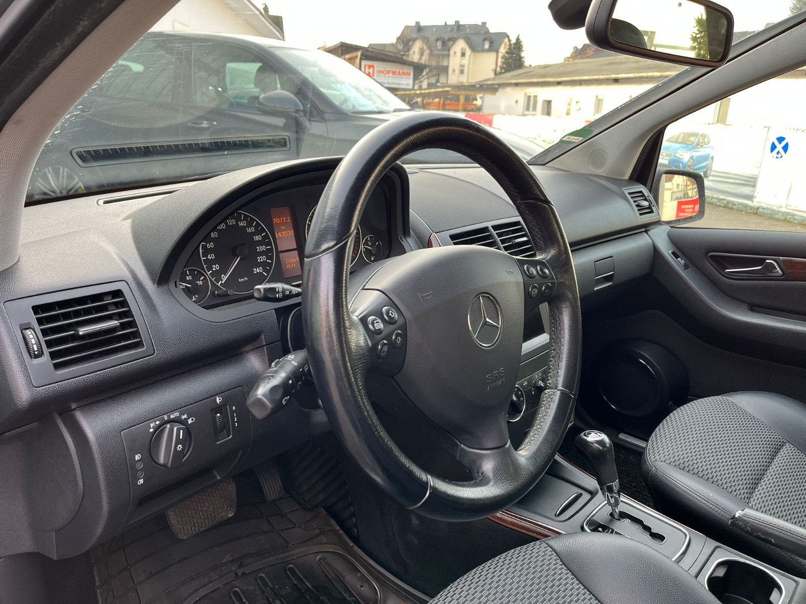 Fahrzeugabbildung Mercedes-Benz A 180 Aut*NAVI*PDC*SHZ*TEMPOMAT*BLUETOOTH