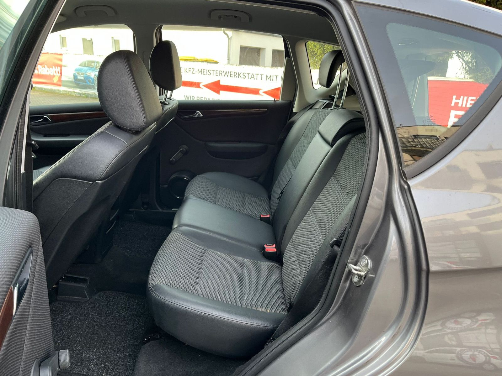 Fahrzeugabbildung Mercedes-Benz A 180 Aut*NAVI*PDC*SHZ*TEMPOMAT*BLUETOOTH