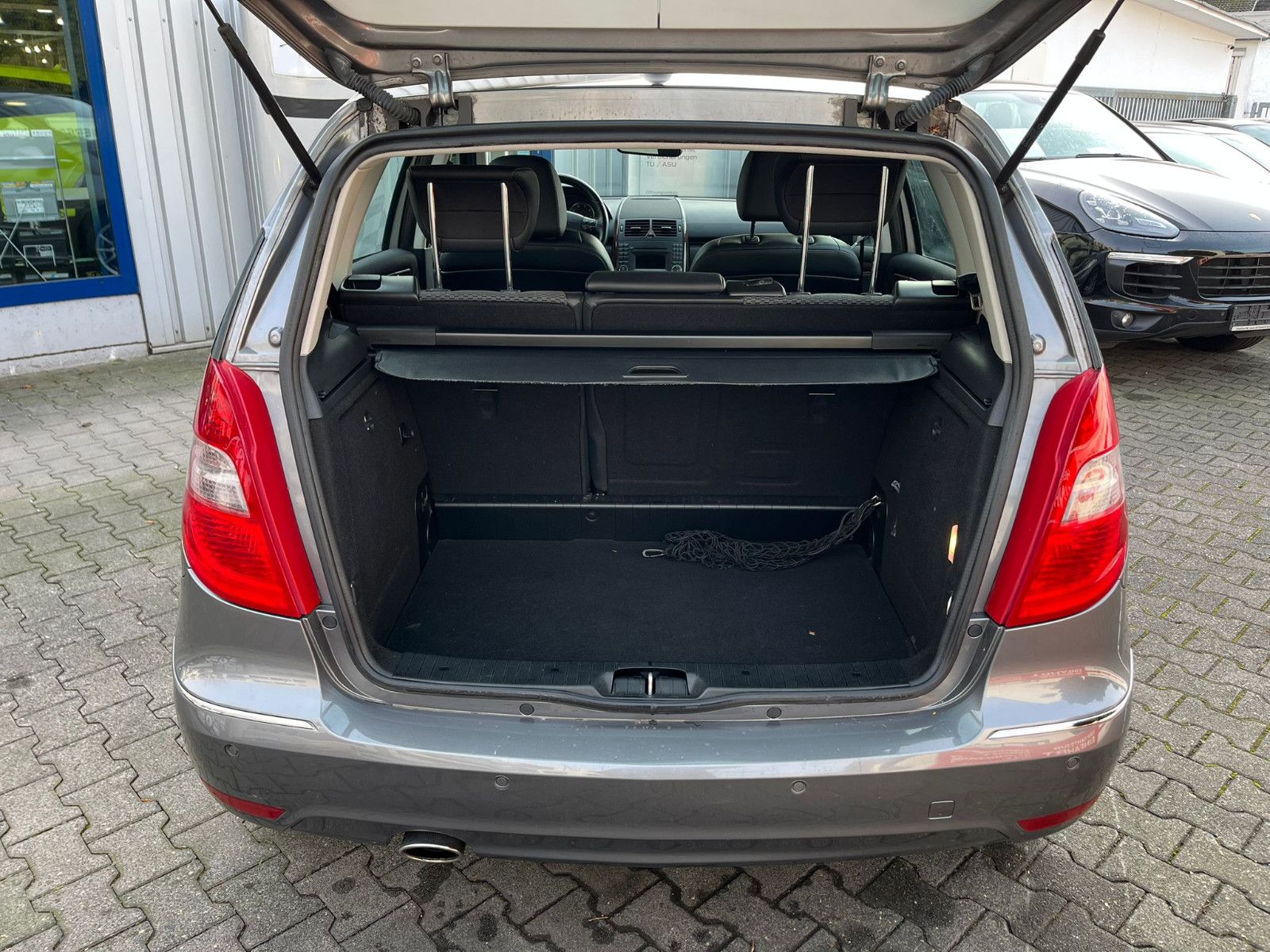 Fahrzeugabbildung Mercedes-Benz A 180 Aut*NAVI*PDC*SHZ*TEMPOMAT*BLUETOOTH