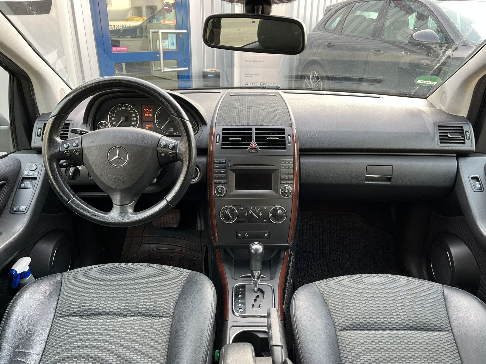 Fahrzeugabbildung Mercedes-Benz A 180 Aut*NAVI*PDC*SHZ*TEMPOMAT*BLUETOOTH