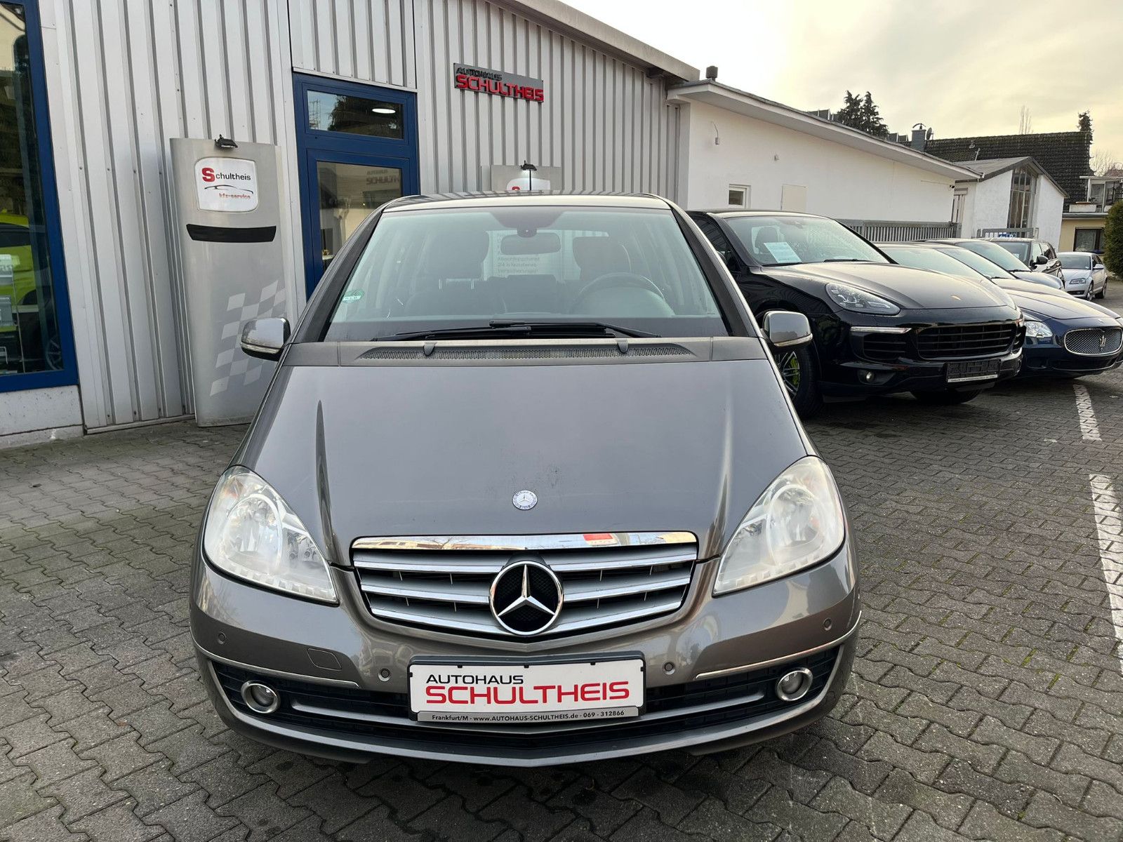 Fahrzeugabbildung Mercedes-Benz A 180 Aut*NAVI*PDC*SHZ*TEMPOMAT*BLUETOOTH