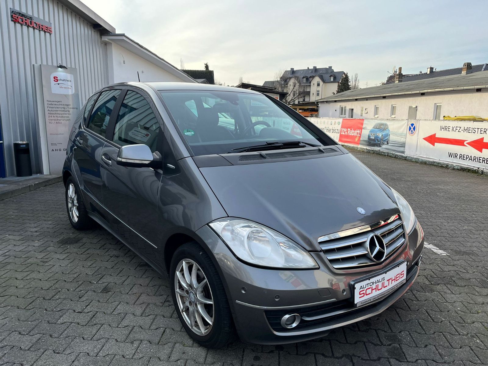 Fahrzeugabbildung Mercedes-Benz A 180 Aut*NAVI*PDC*SHZ*TEMPOMAT*BLUETOOTH