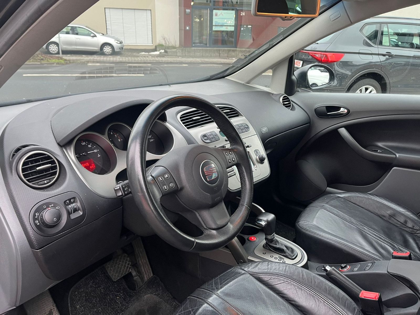 Fahrzeugabbildung SEAT Toledo Stylance / Style DSG*LEDER*SHZ*GSD*PDC