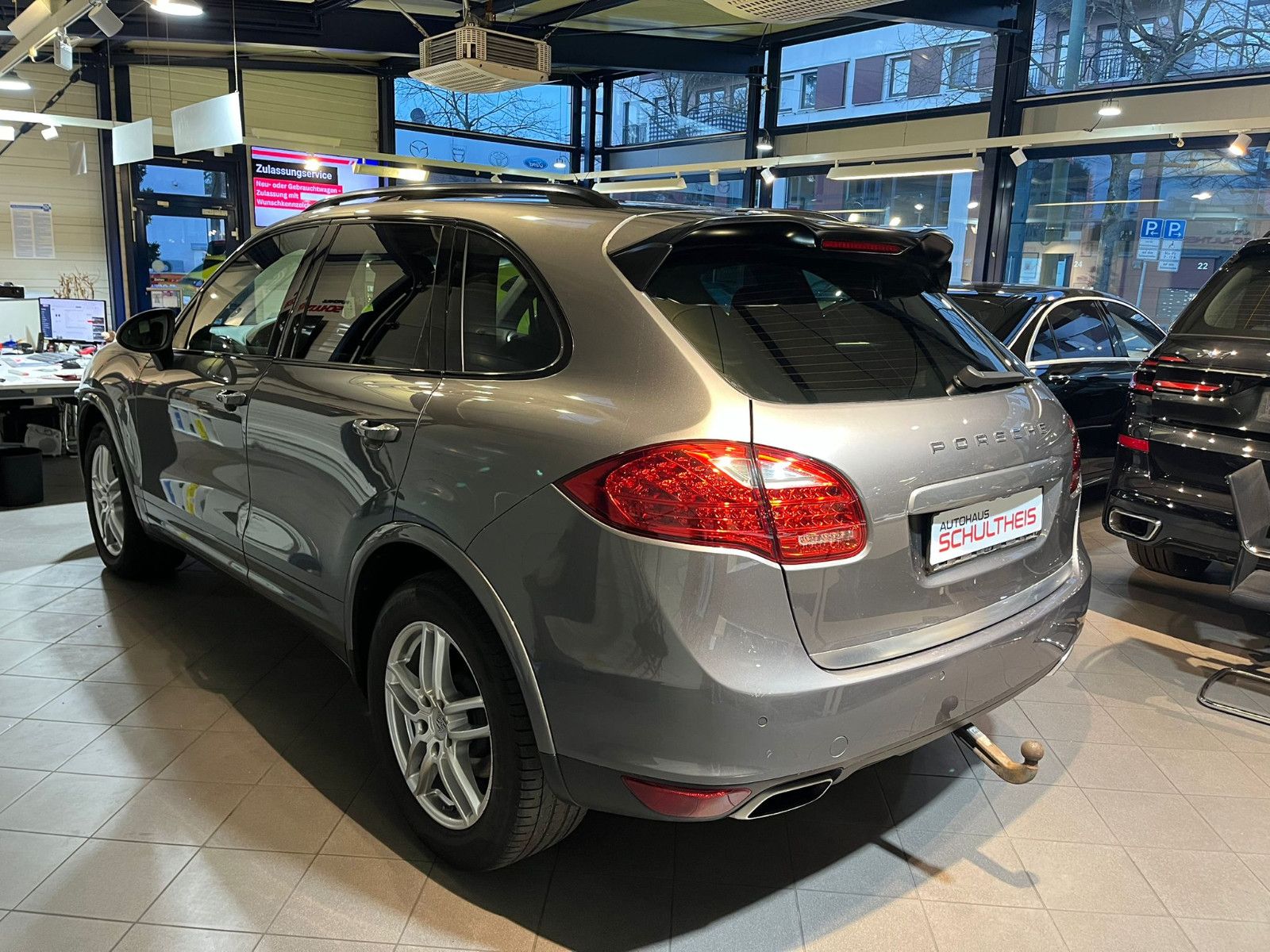 Fahrzeugabbildung Porsche Cayenne S*LEDER-SCHWARZ*GSD*STHZG*BOSE*RFK*AHK*