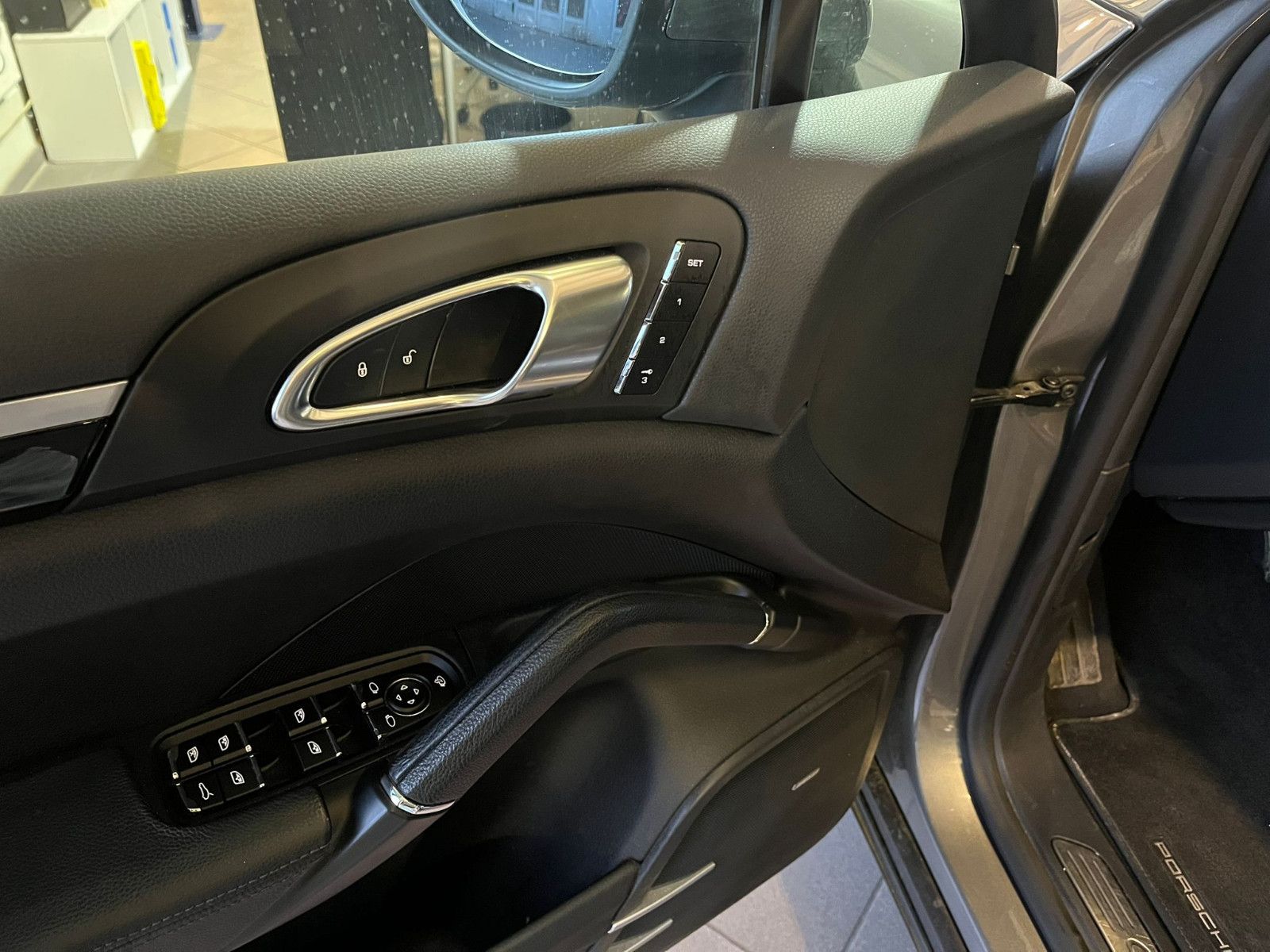 Fahrzeugabbildung Porsche Cayenne S*LEDER-SCHWARZ*GSD*STHZG*BOSE*RFK*AHK*