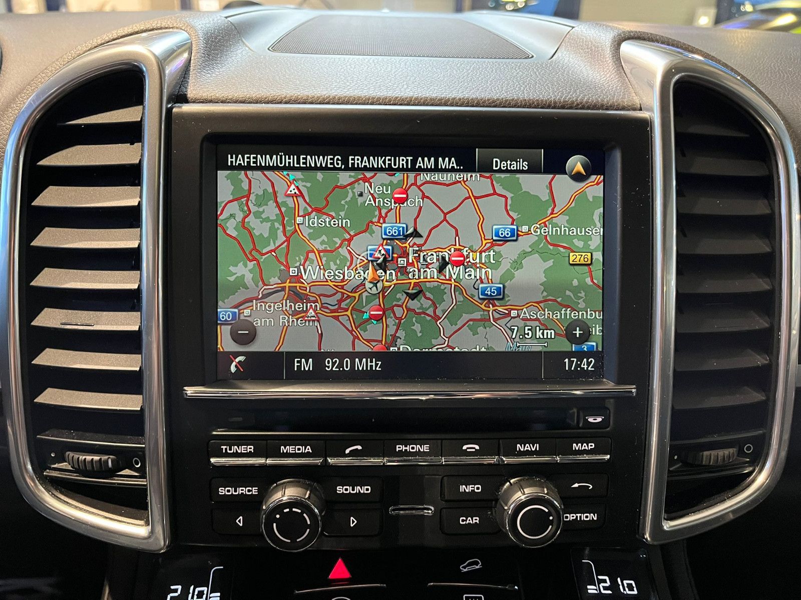 Fahrzeugabbildung Porsche Cayenne S*LEDER-SCHWARZ*GSD*STHZG*BOSE*RFK*AHK*