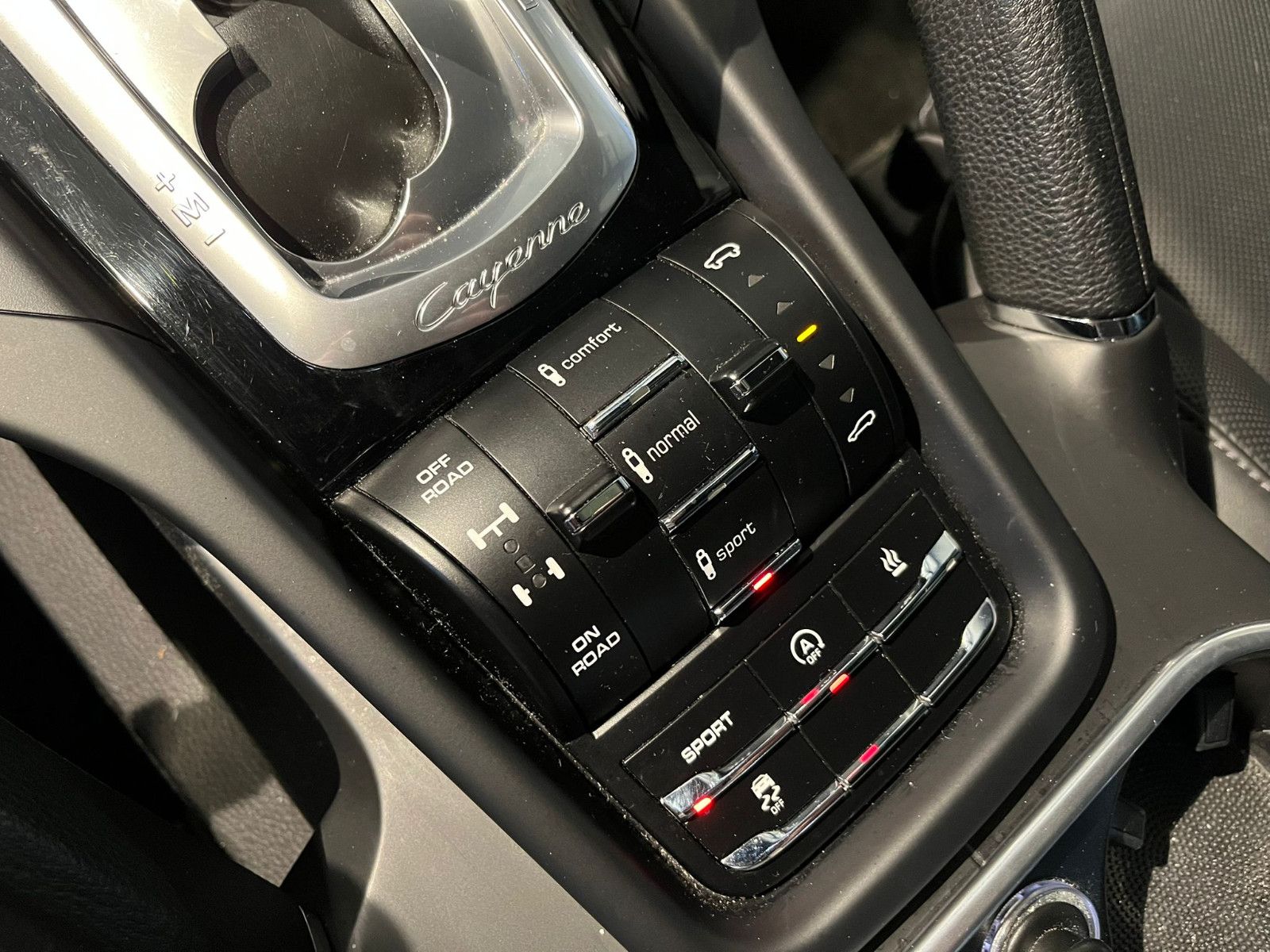 Fahrzeugabbildung Porsche Cayenne S*LEDER-SCHWARZ*GSD*STHZG*BOSE*RFK*AHK*