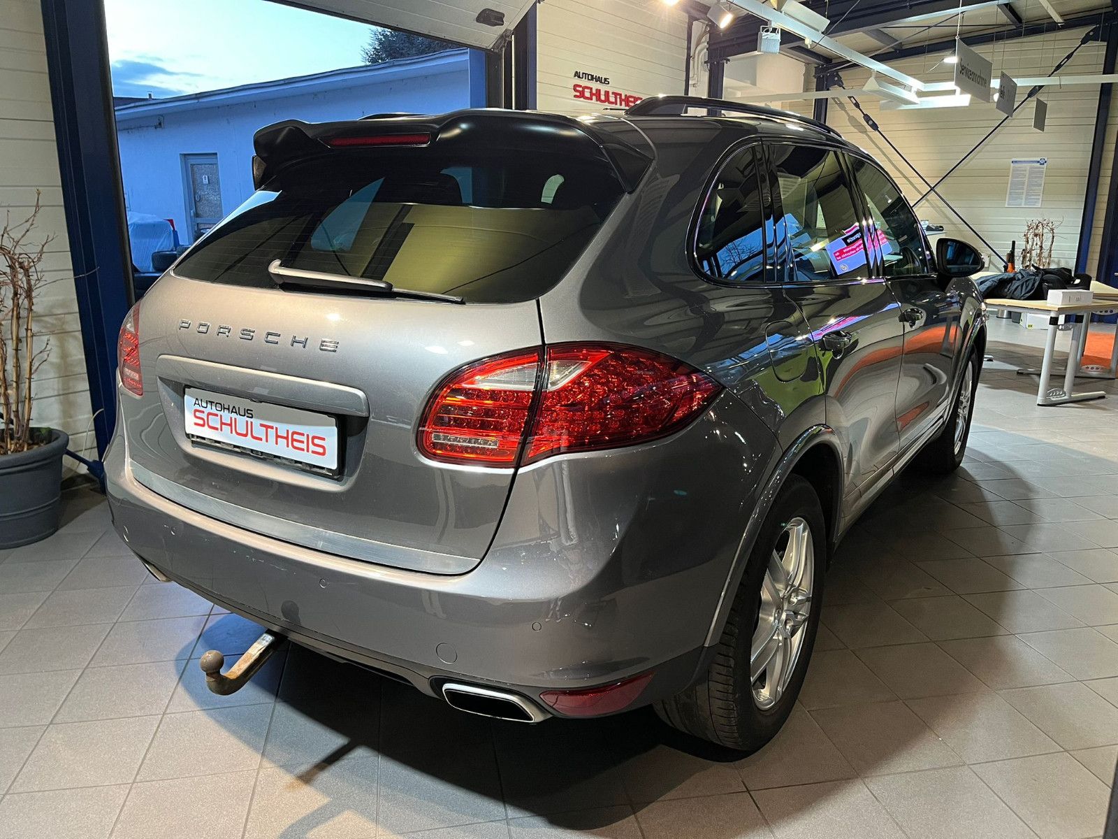 Fahrzeugabbildung Porsche Cayenne S*LEDER-SCHWARZ*GSD*STHZG*BOSE*RFK*AHK*