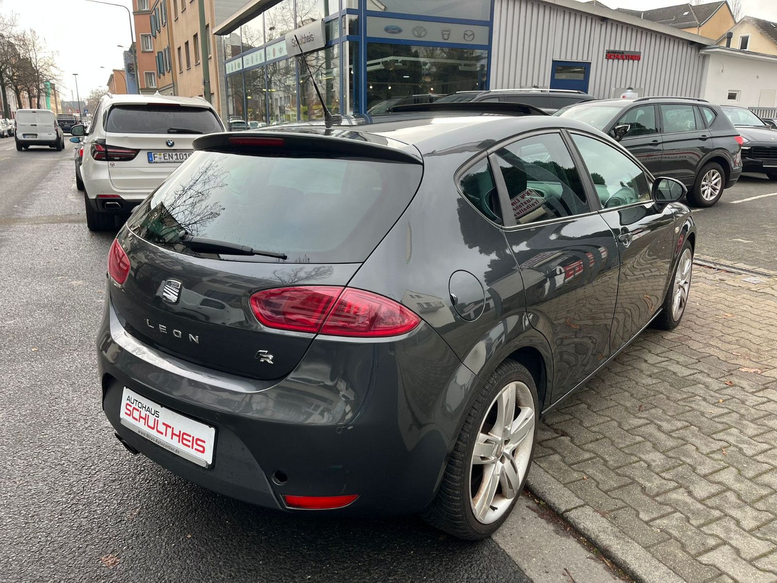 Fahrzeugabbildung SEAT Leon FR*GSD*NAVI*XENON*PDC