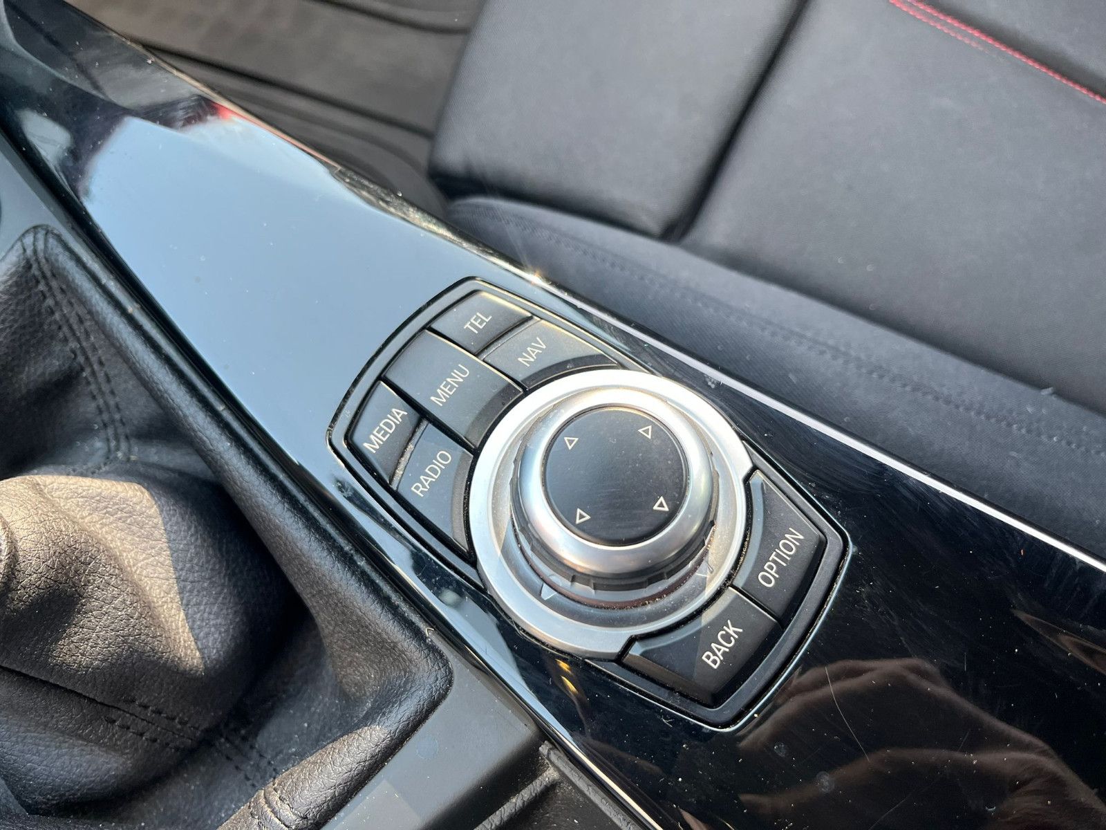 Fahrzeugabbildung BMW 320 d xDrive Limo*1.HAND*LED*NAVI*PDC*