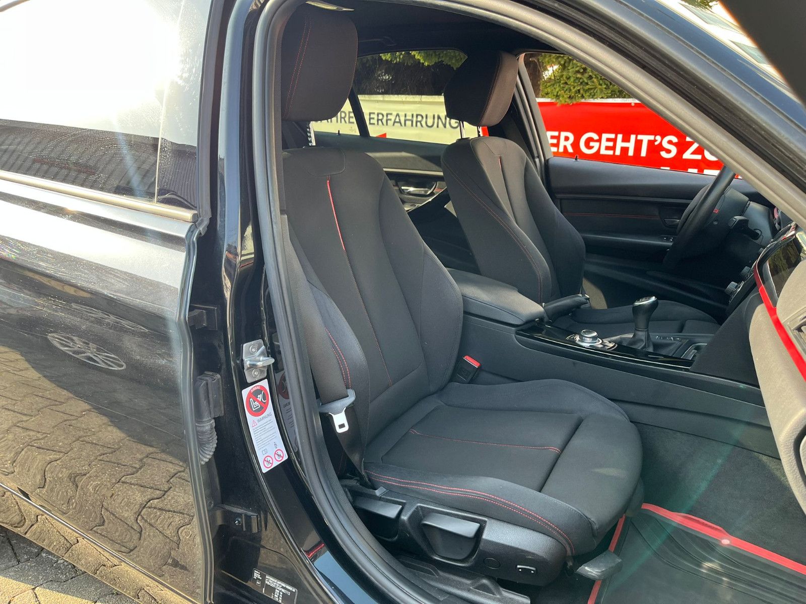 Fahrzeugabbildung BMW 320 d xDrive Limo*1.HAND*LED*NAVI*PDC*