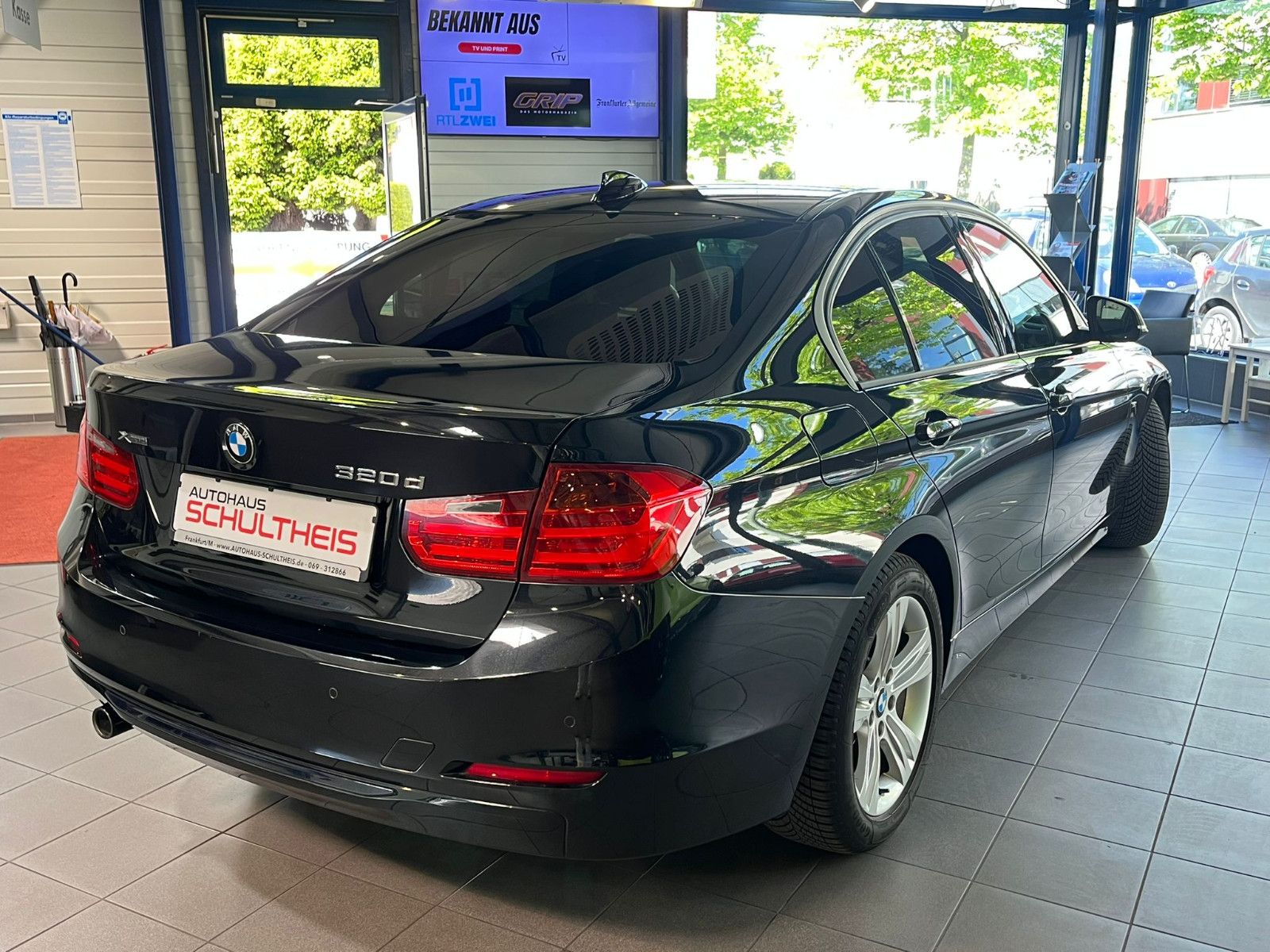 Fahrzeugabbildung BMW 320 d xDrive Limo*1.HAND*LED*NAVI*PDC*