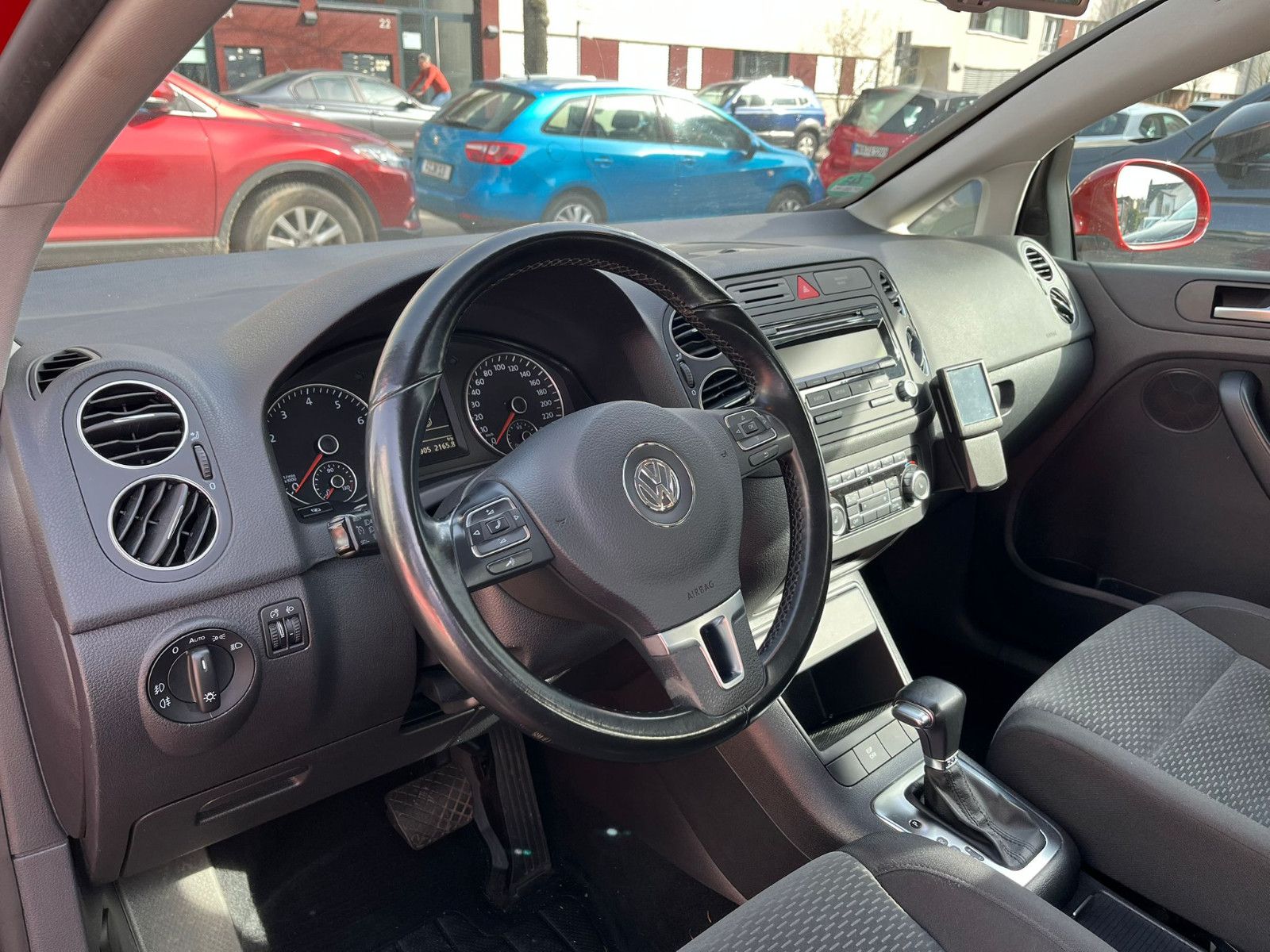 Fahrzeugabbildung Volkswagen Golf Plus VI Comfortline DSG*PDC*SITZHEIZUNG*