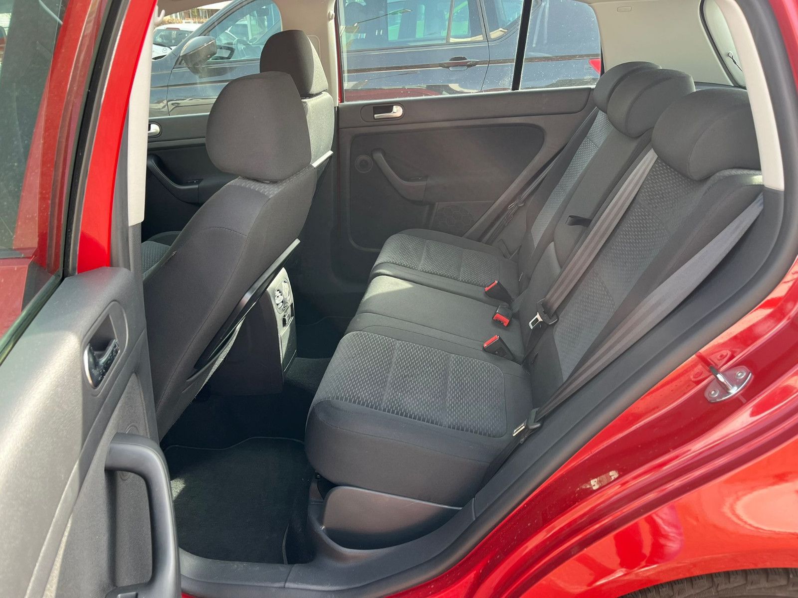 Fahrzeugabbildung Volkswagen Golf Plus VI Comfortline DSG*PDC*SITZHEIZUNG*