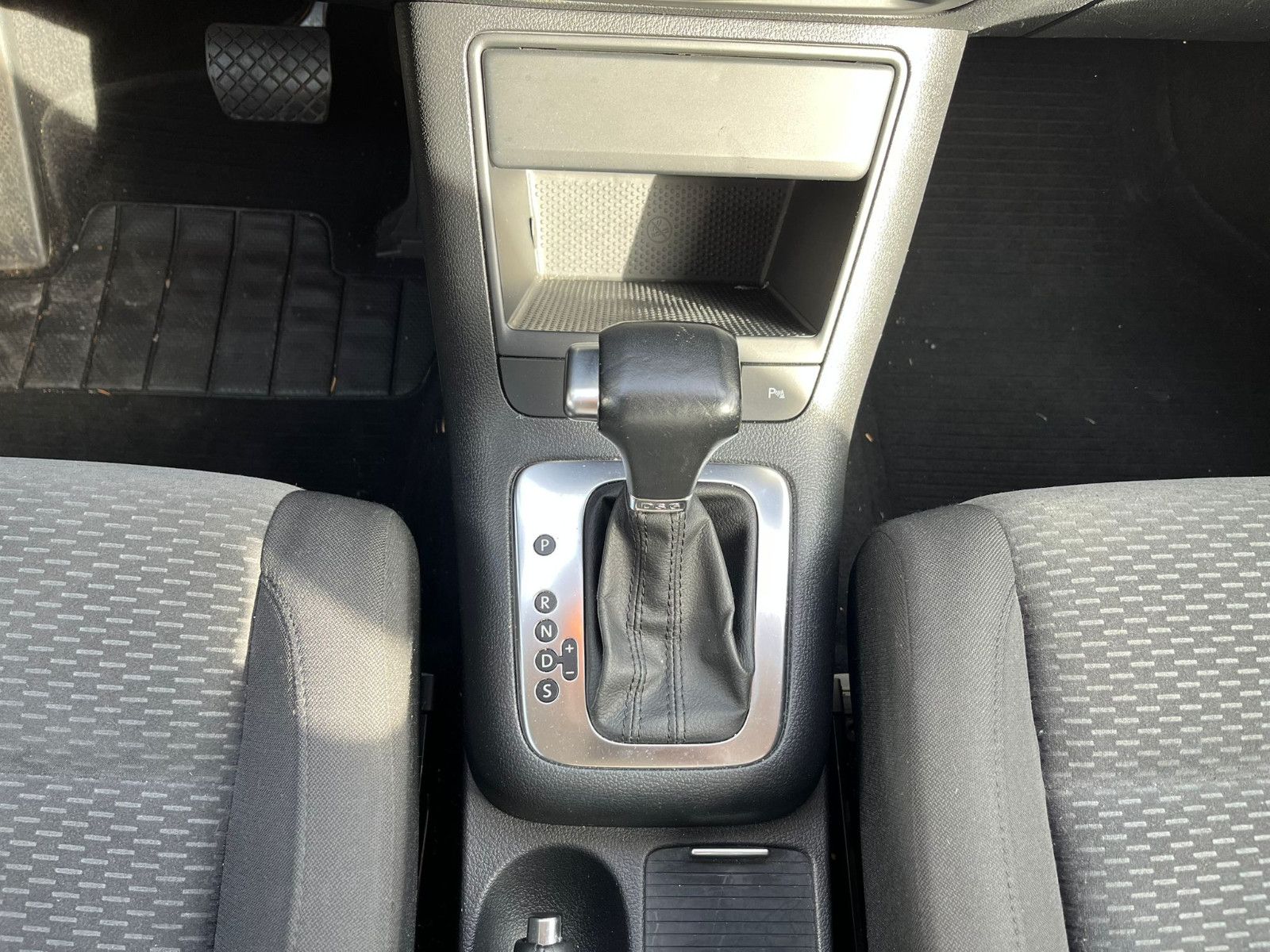 Fahrzeugabbildung Volkswagen Golf Plus VI Comfortline DSG*PDC*SITZHEIZUNG*