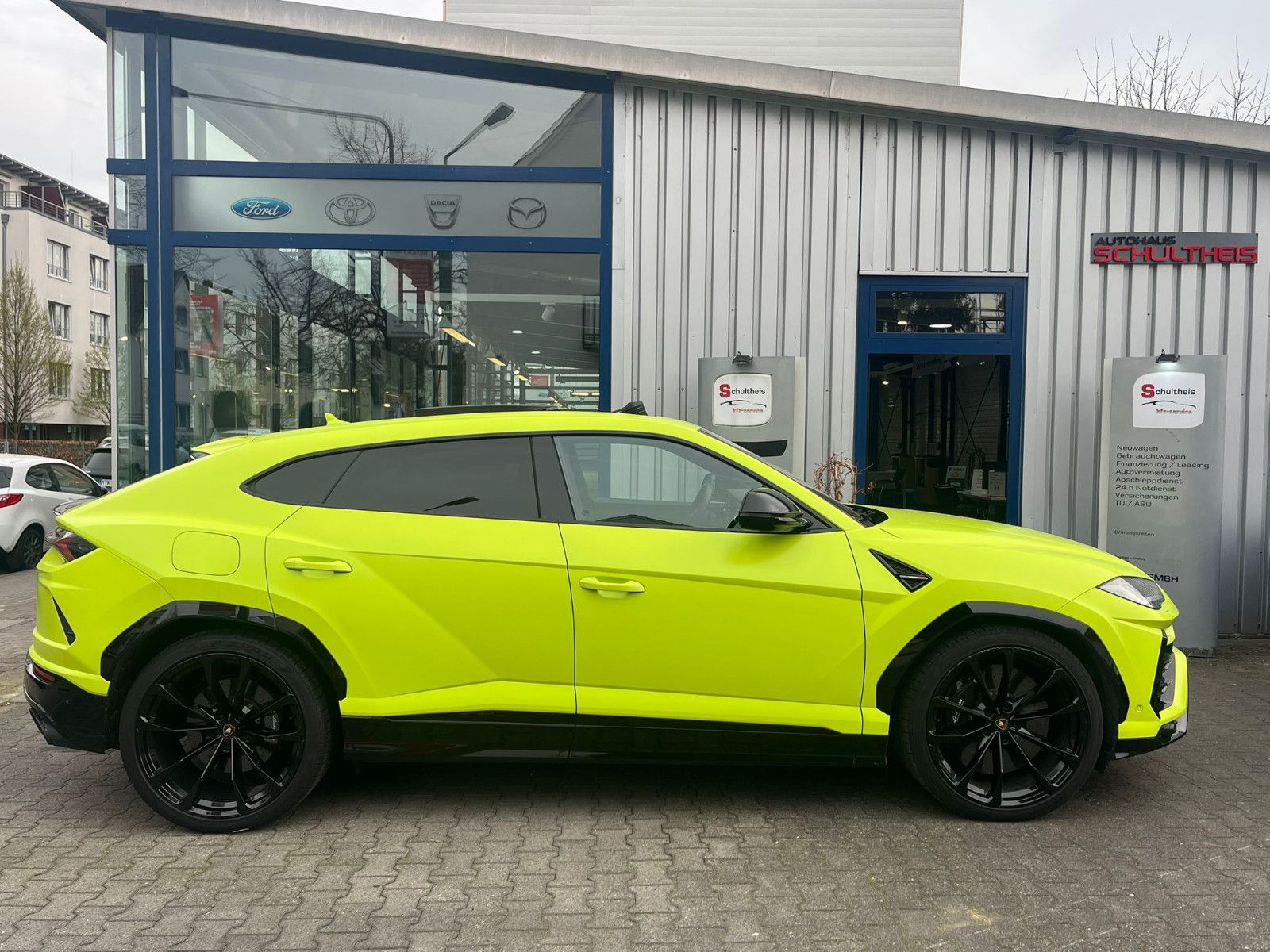 Fahrzeugabbildung Lamborghini Urus 4.0 V8 Autom.*VERDE SCANDAL*PANO*B&Q