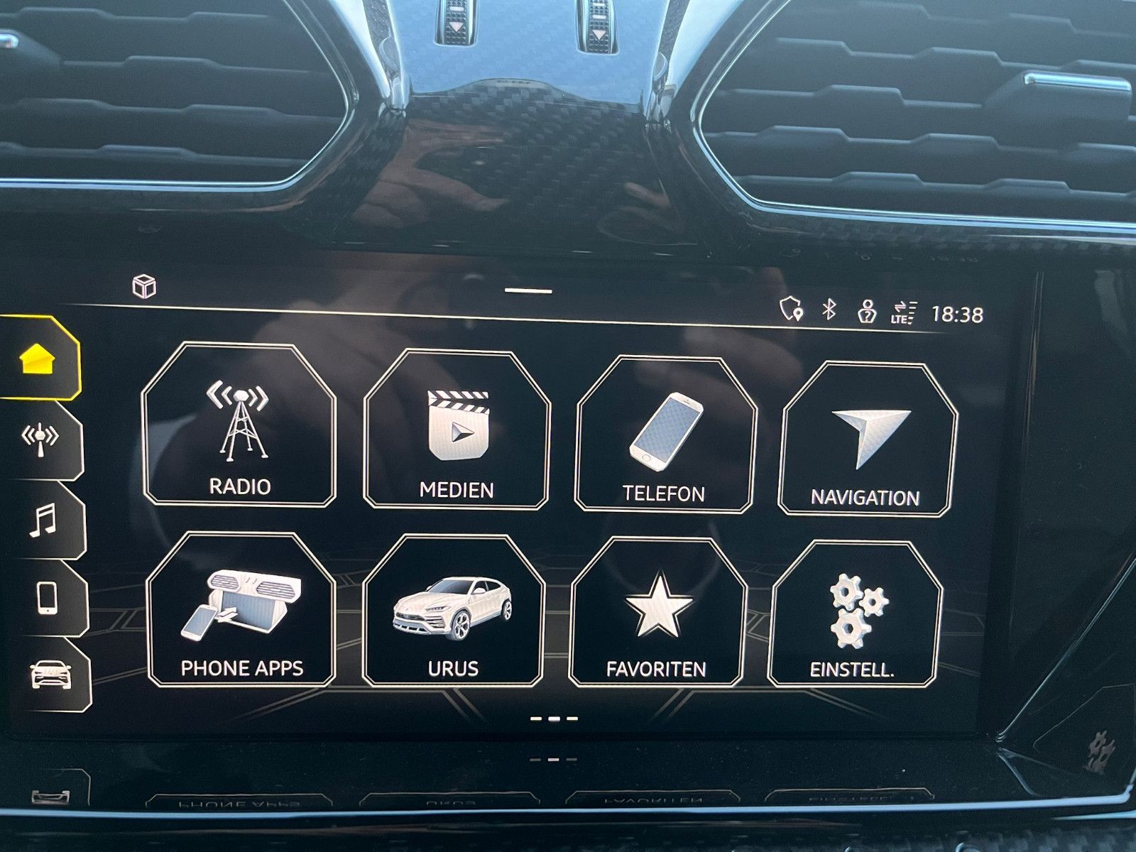 Fahrzeugabbildung Lamborghini Urus 4.0 V8 Autom.*VERDE SCANDAL*PANO*B&Q